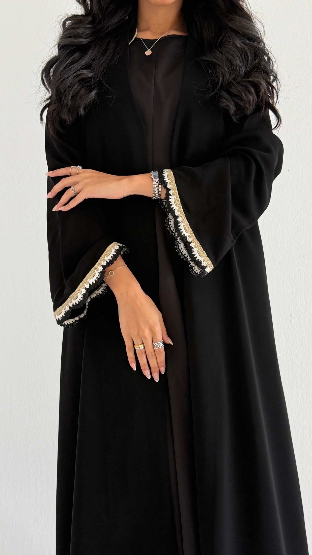 MWT1238 - عباية اسود بتدخيلة كلفة - Aya