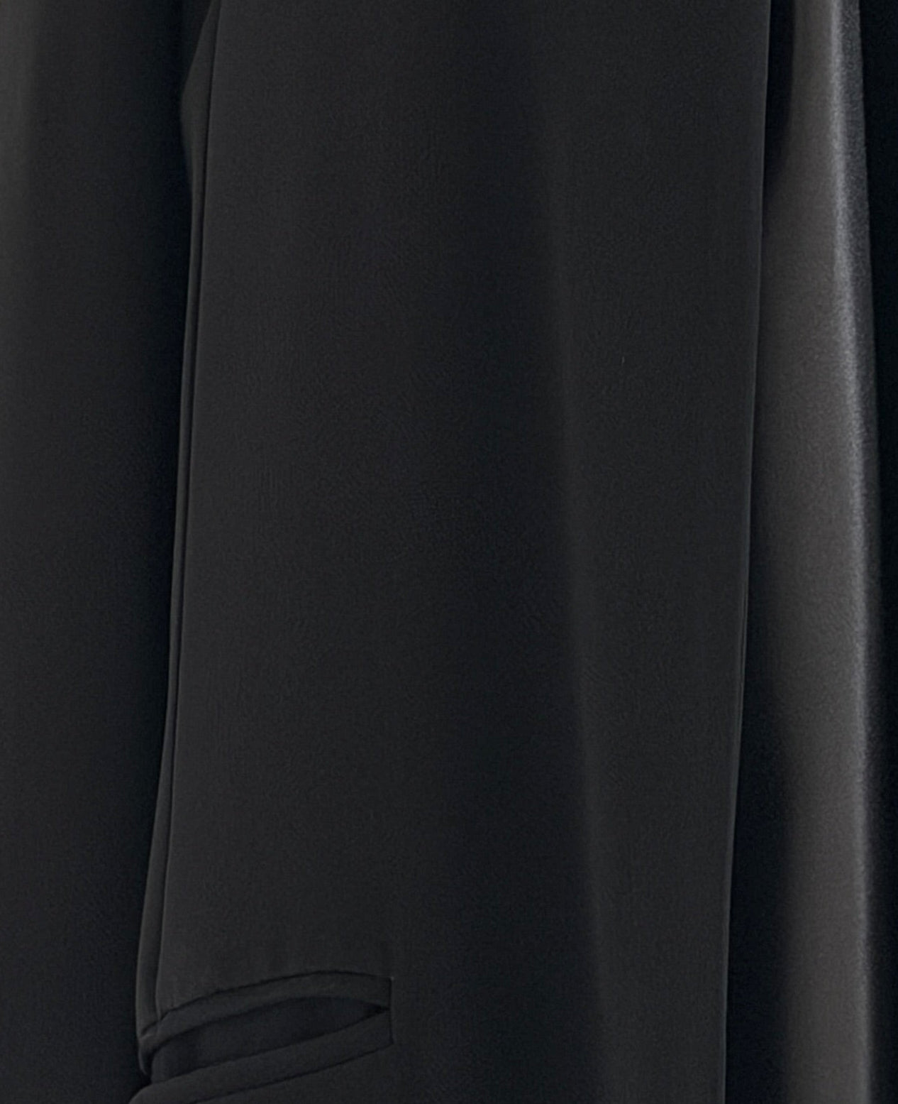 MW2032 - عبايه كوبرا مع تدخيلة قماش تفته واضافه تدخلية اكسوار - Aya