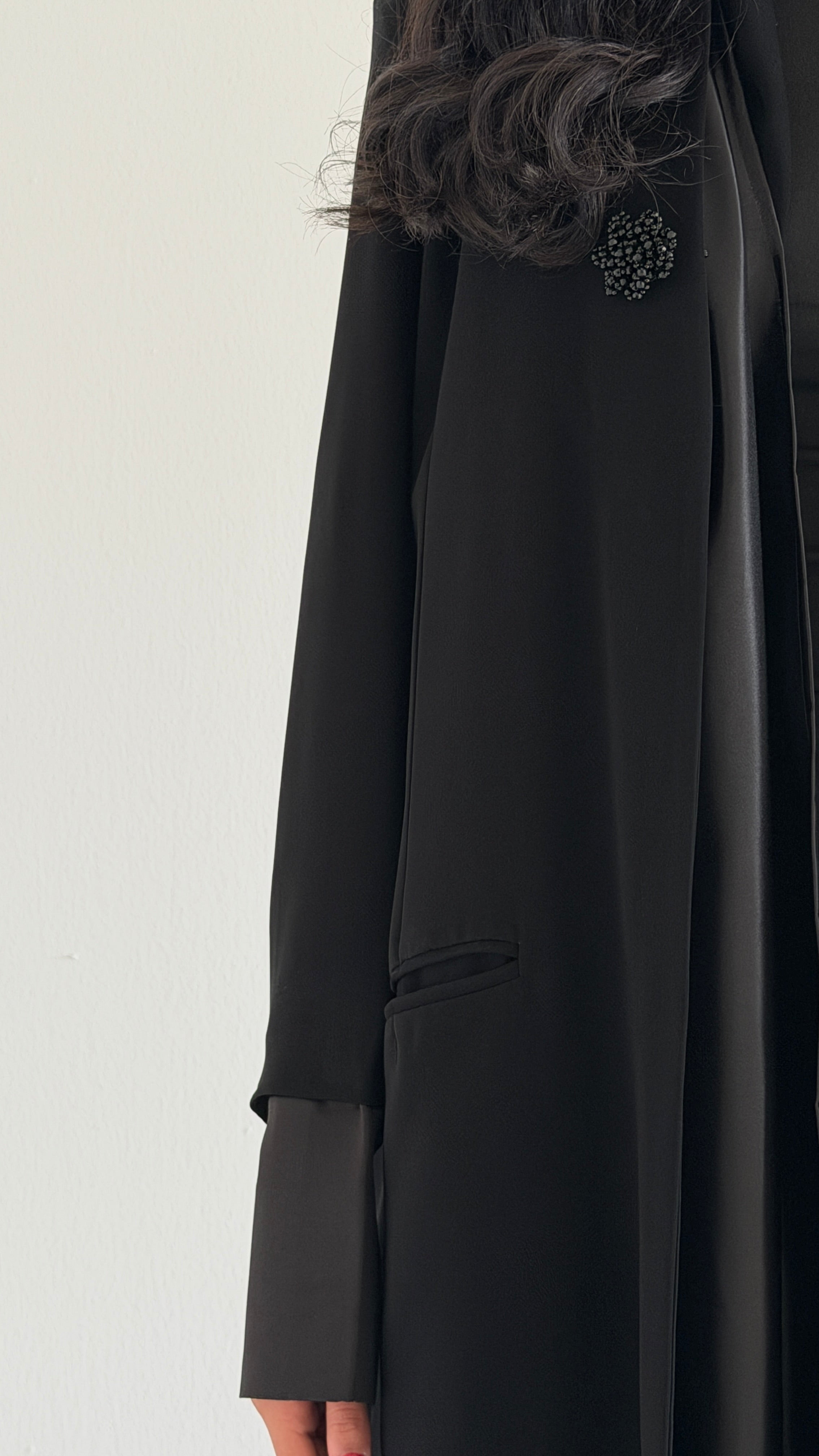 MW2032 - عبايه كوبرا مع تدخيلة قماش تفته واضافه تدخلية اكسوار - Aya