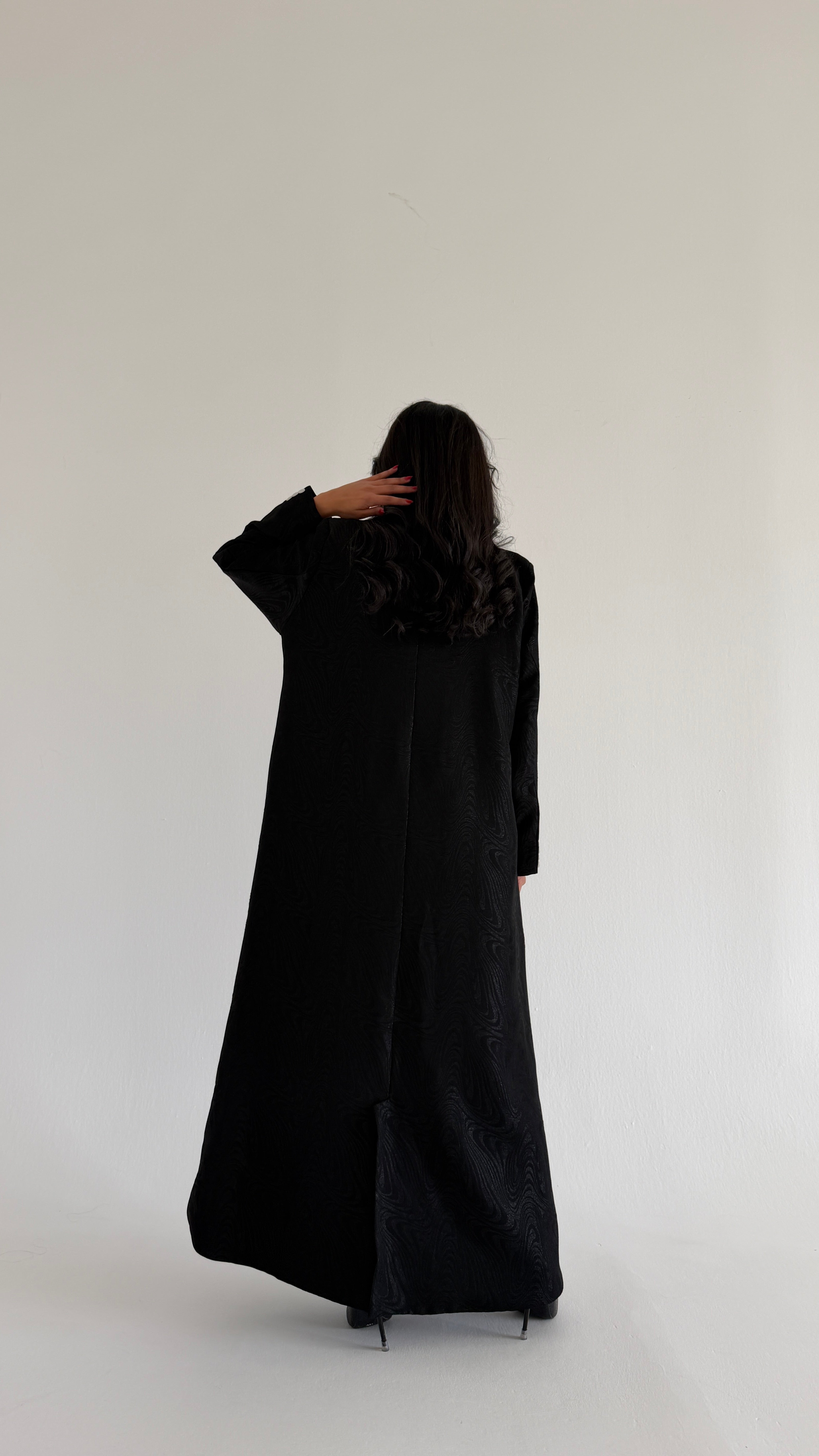 MW2033 - عبايه جاكار مع اضافه زر الاغلاق اكسوار - Aya