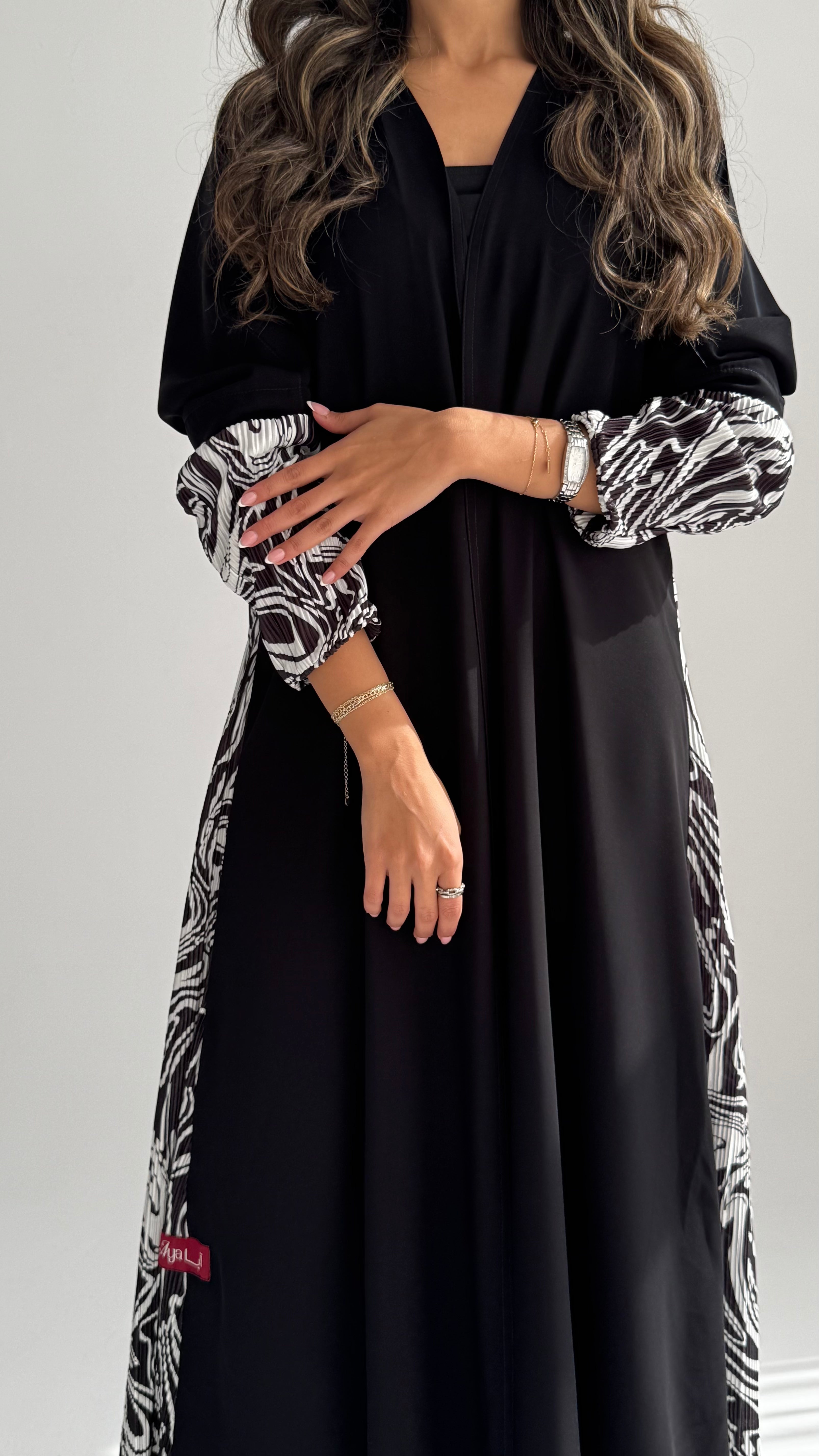 MWT900 - عباية سوداء كريب كلوش تدخيلة جوانب جاكار طباعة - Aya