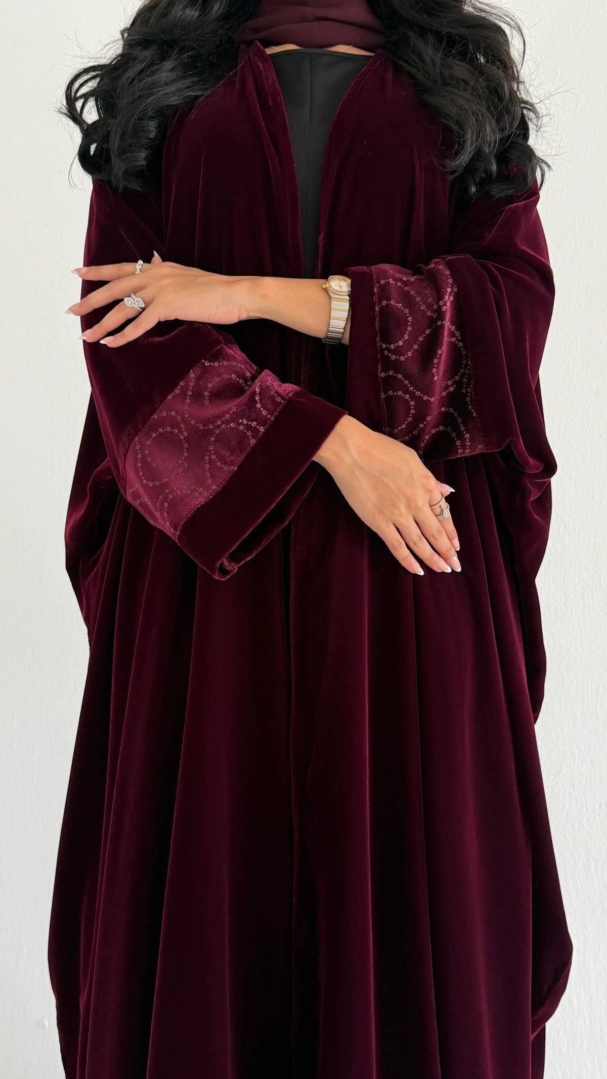 MWT1298 - عبايه مخمل عنابي بتدخيله مخمل لامعه - Aya