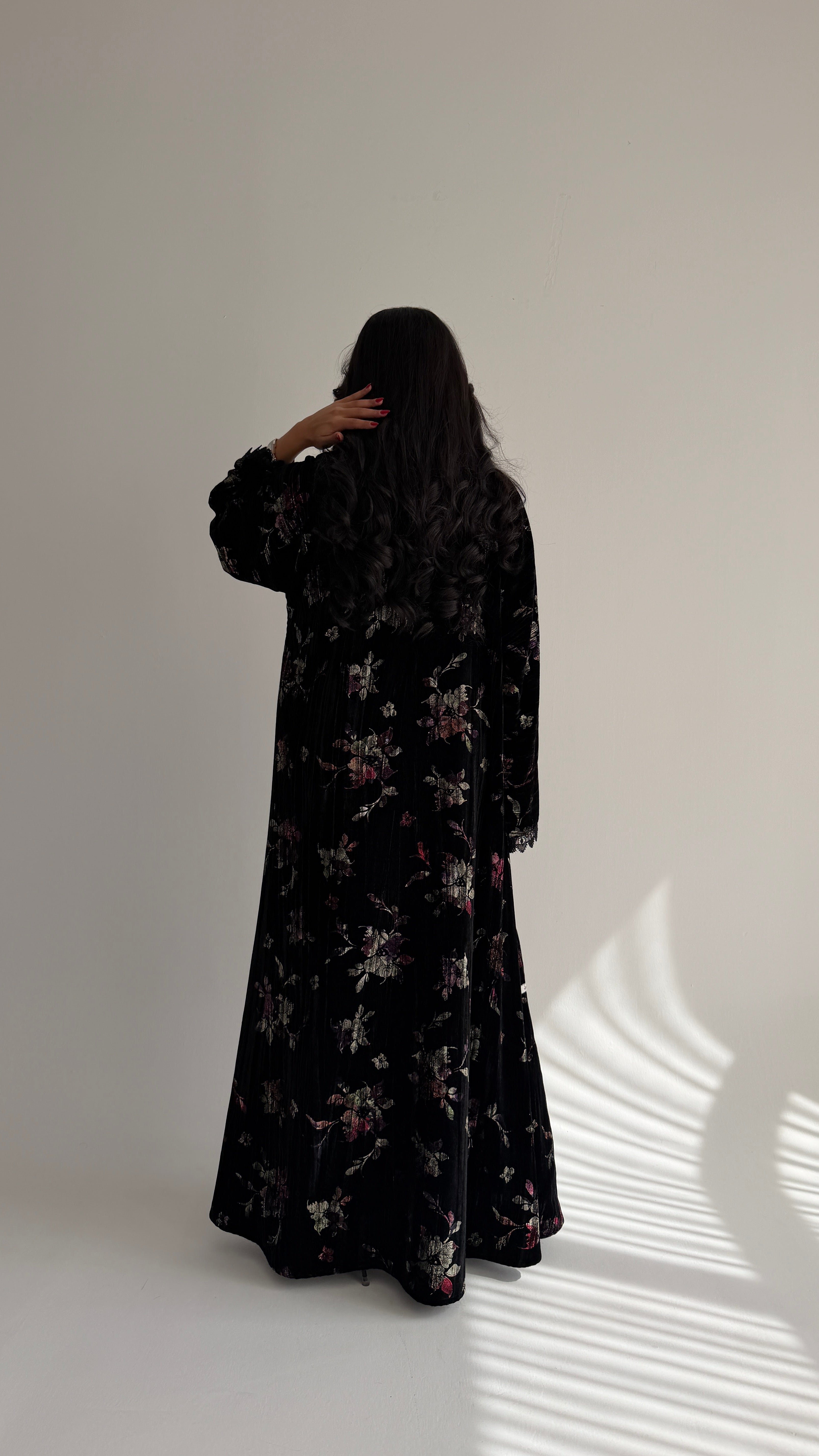 MWE104 عباية مخمل طباعة زهور - Aya