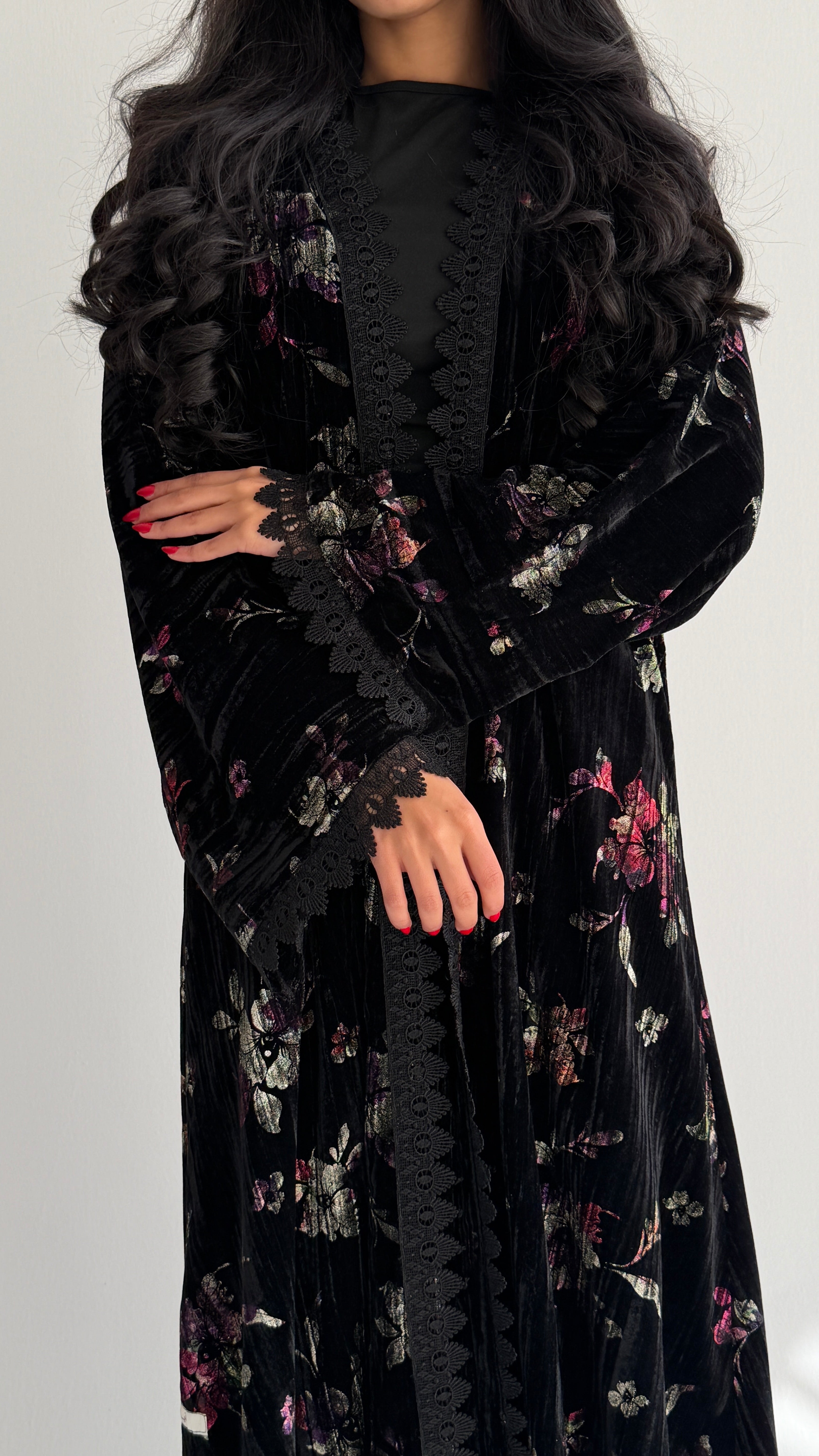 MWE104 عباية مخمل طباعة زهور - Aya