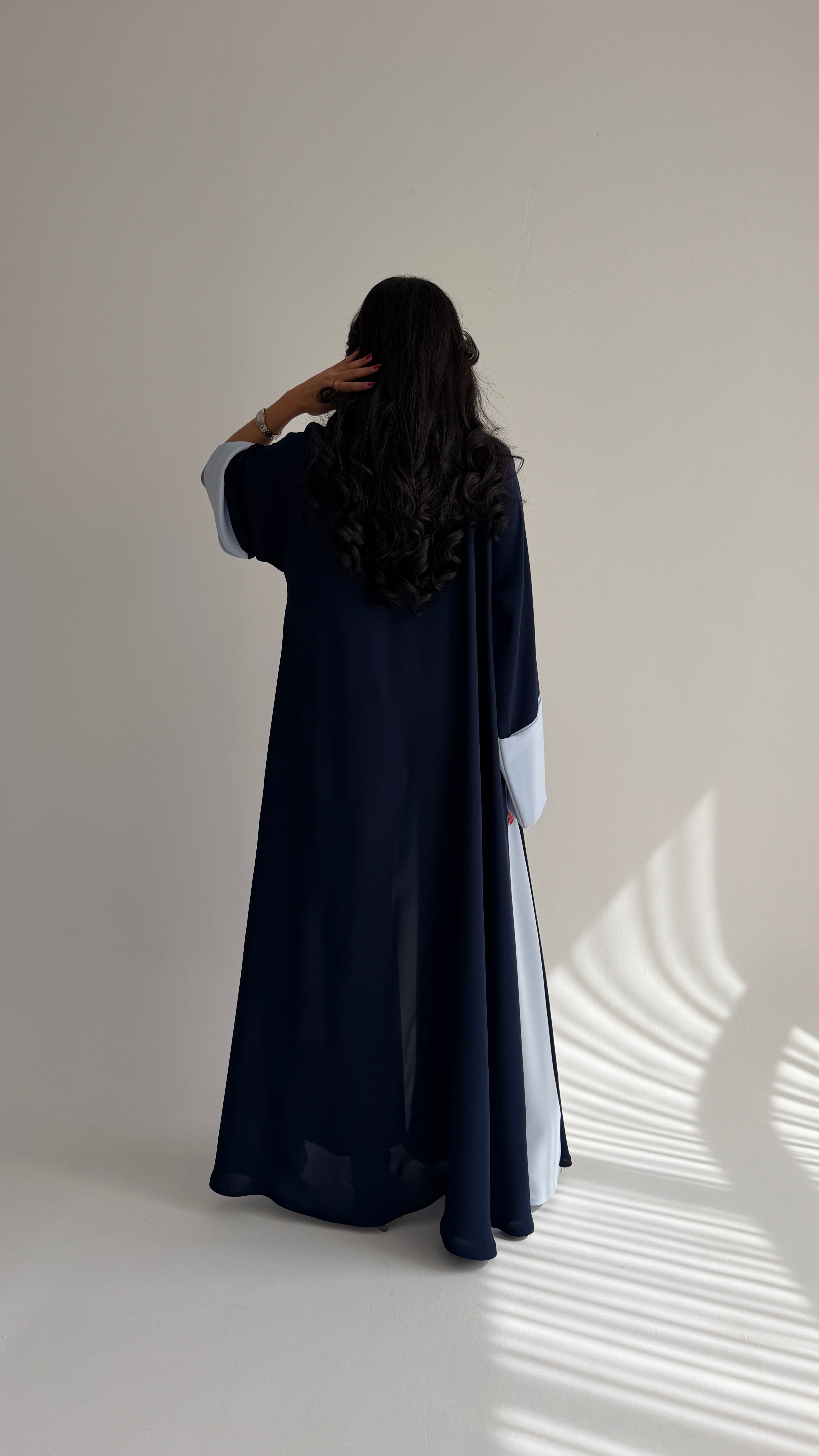 MWT1060 - عباية كحلي مع تدخيله سماوي - Aya