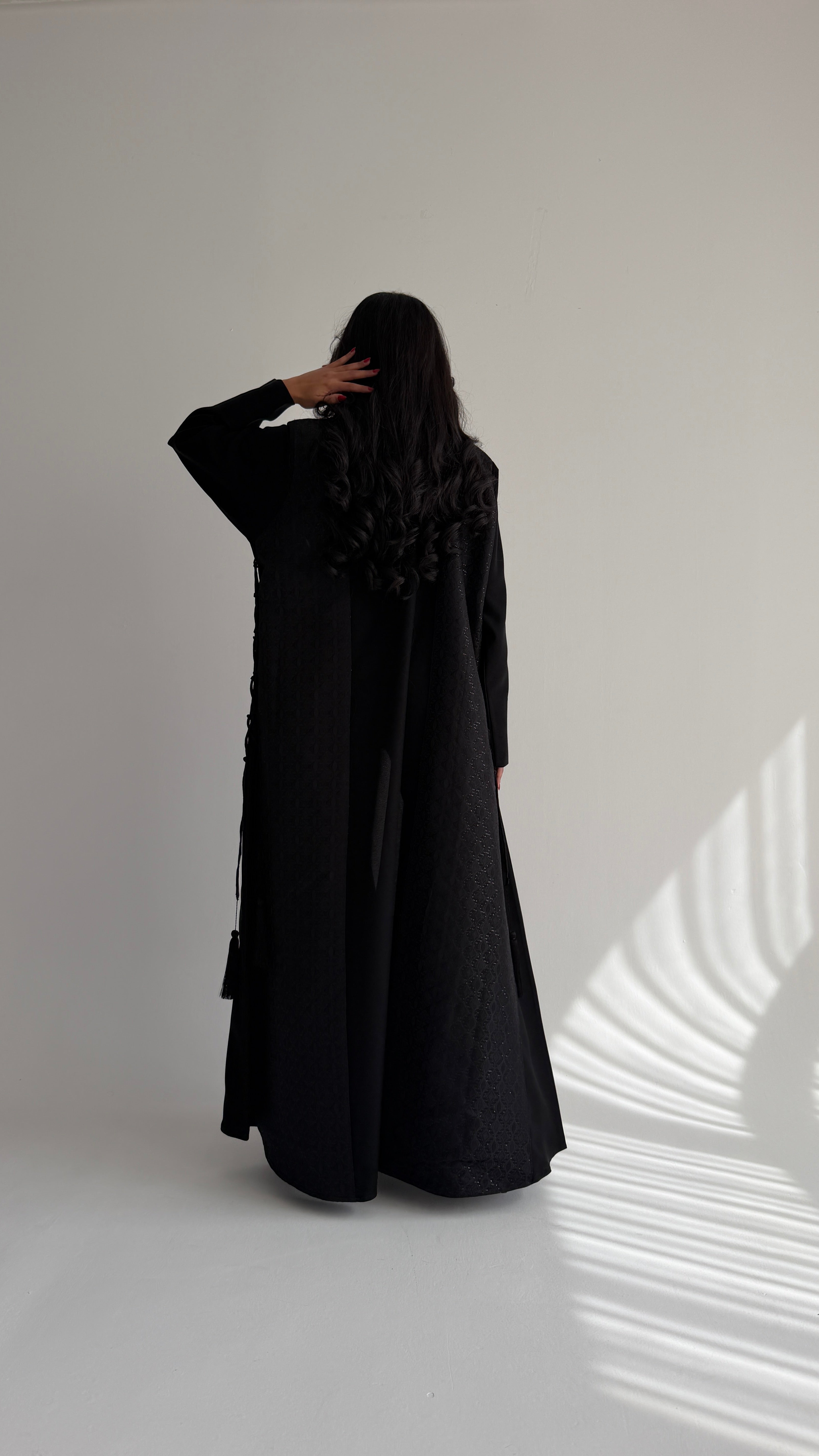 MWT1058 - عباية اسود مع تدخيله لنن مطرز - Aya