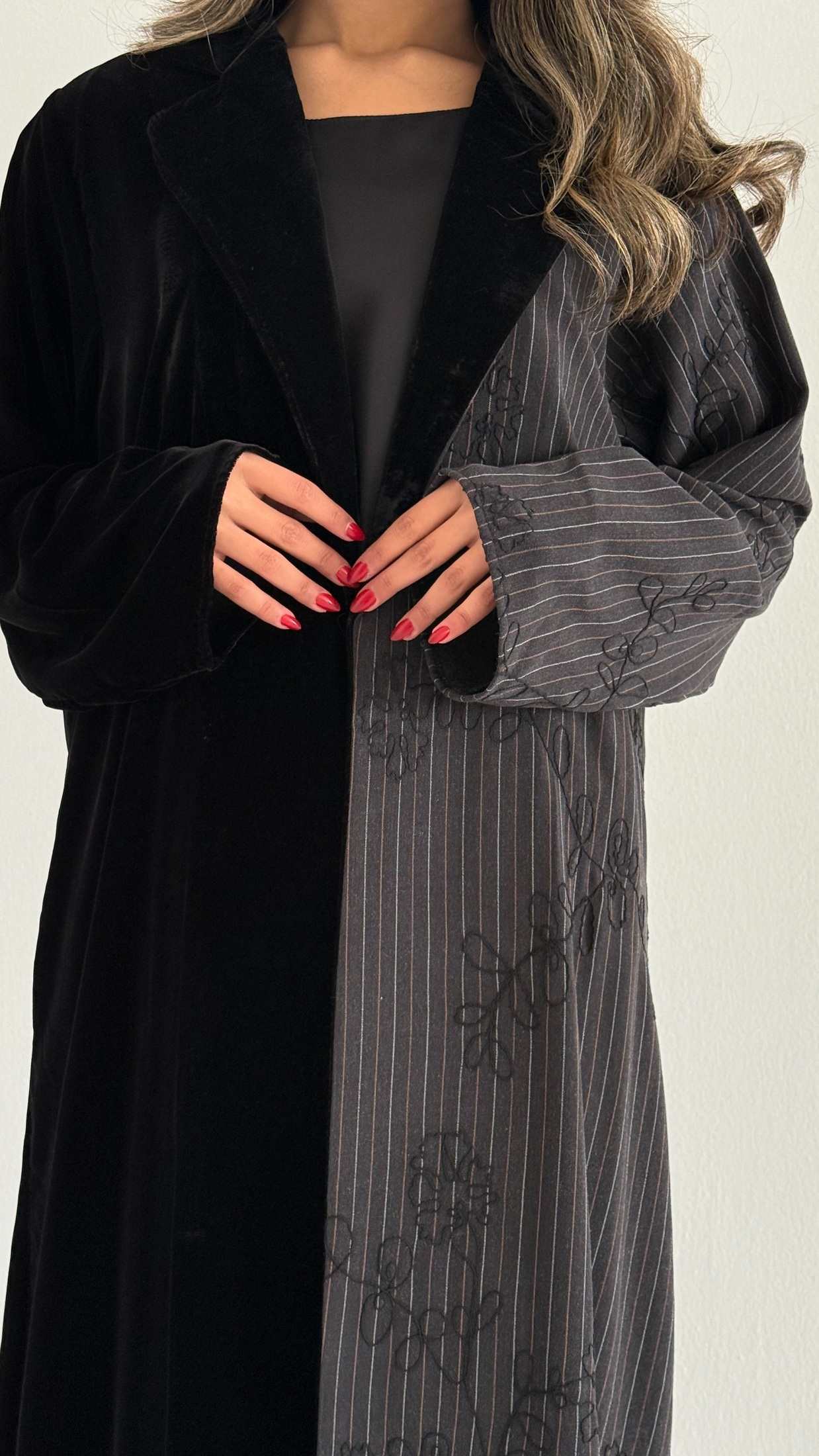 MW1856 - عباية بليزر غير متماثل لتعطي طابع الراقي - Aya