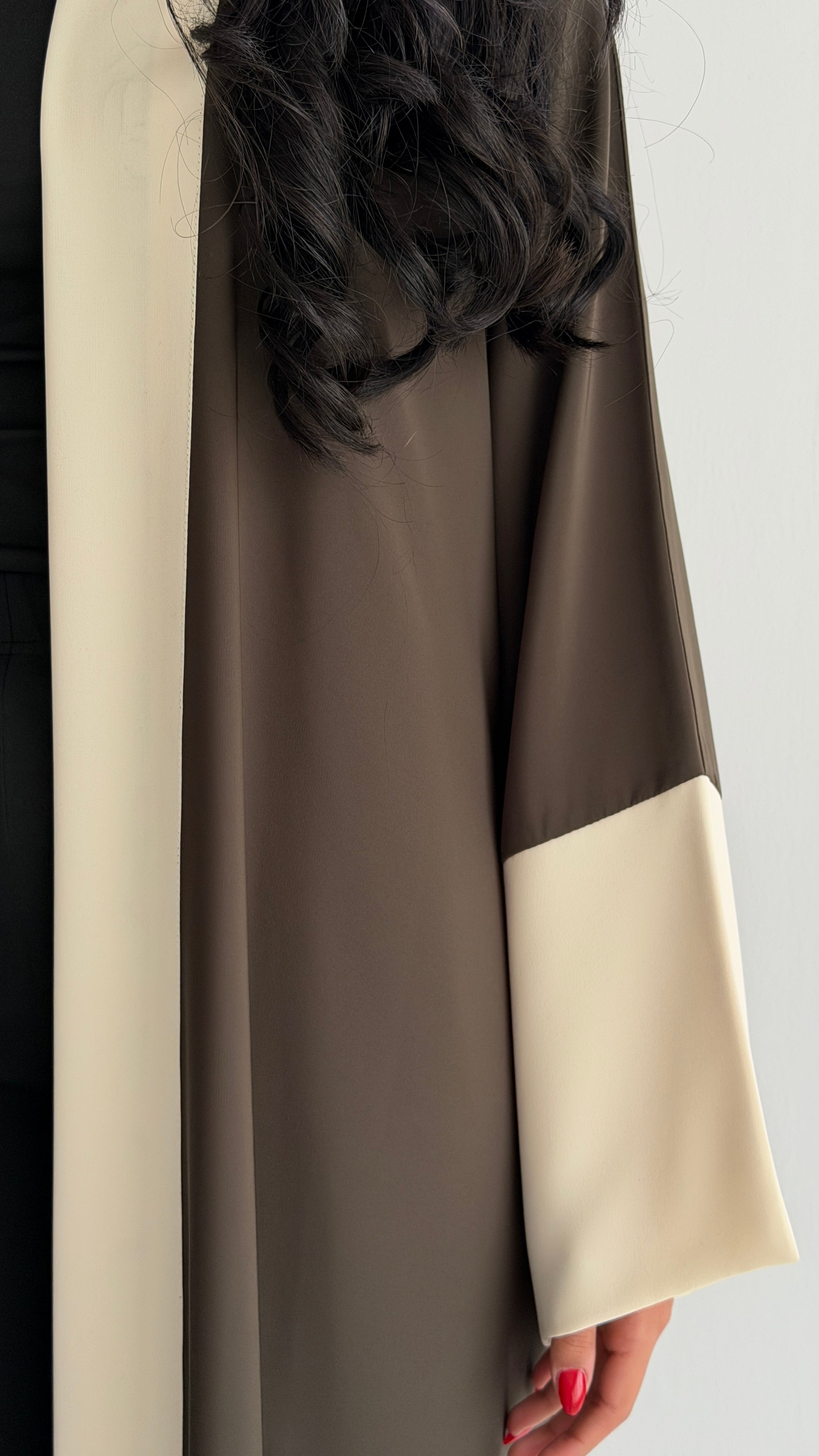 MW2084 -   عباية كريب حرير قصه نص كلوش - Aya