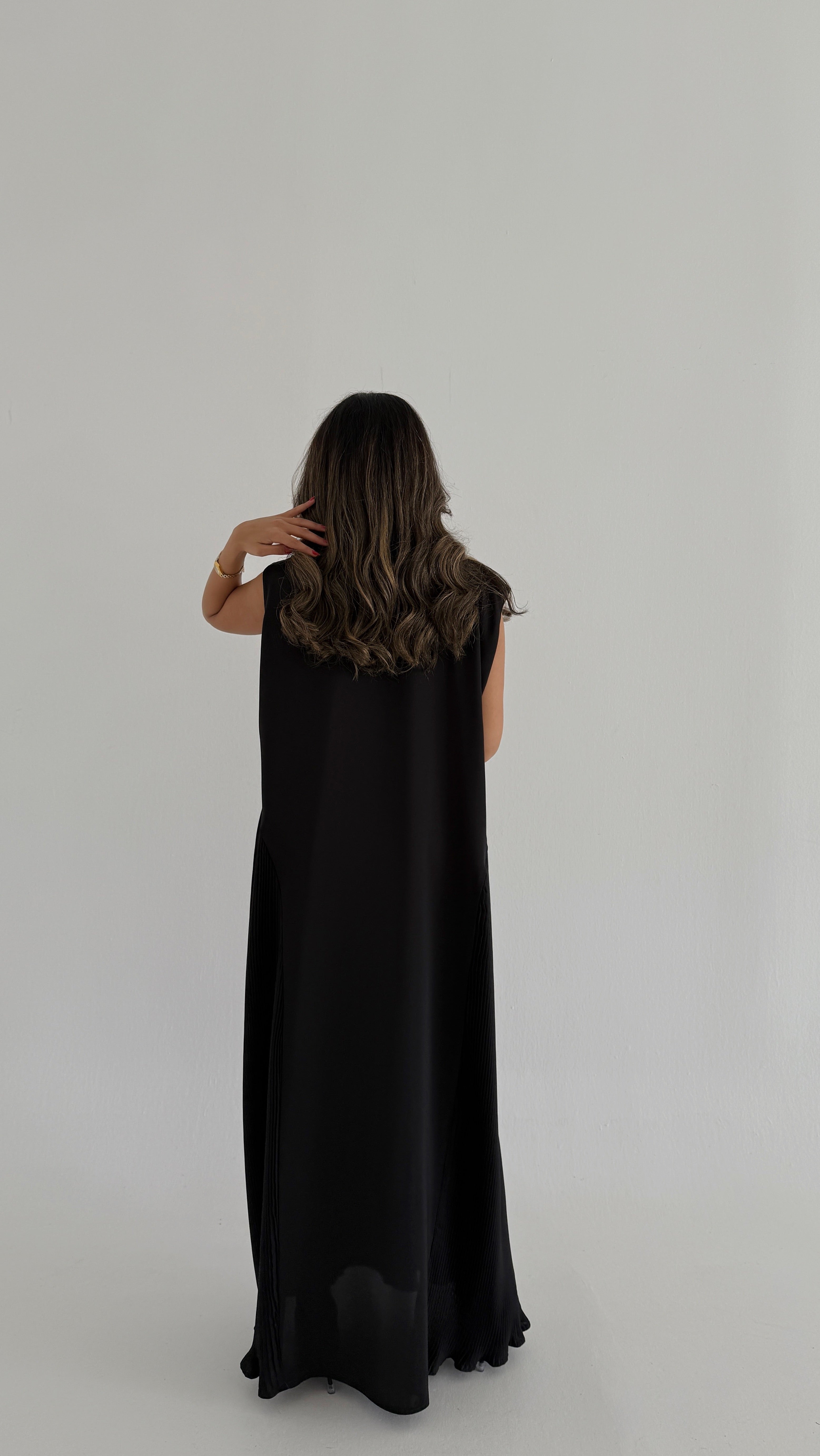 MW645 - Light Crepe Standing with Jacquard Half-Cloche