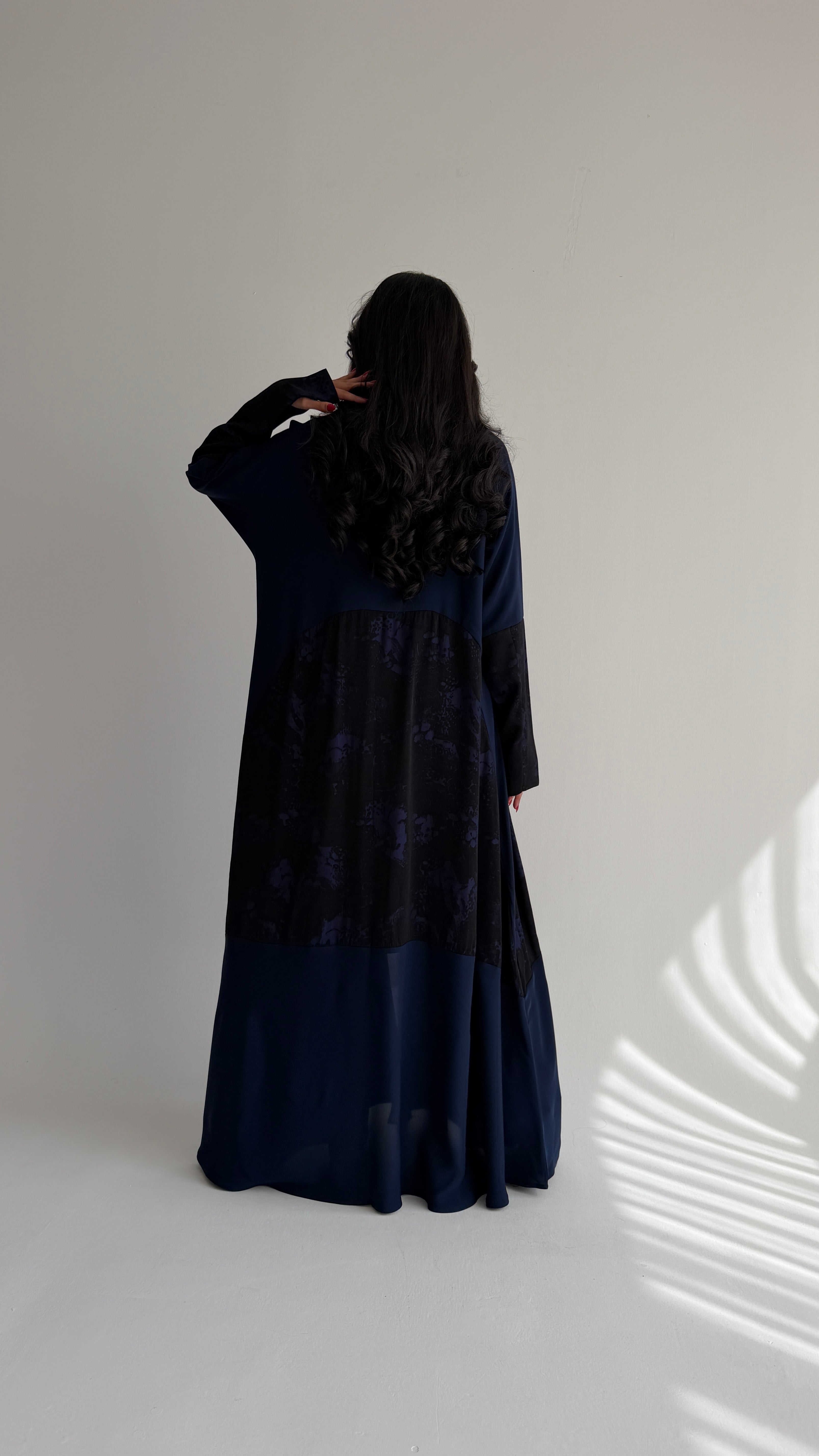 MW2082 -    عباية كريب حرير قصه نص كلوش مع اضافه الجاكار - Aya