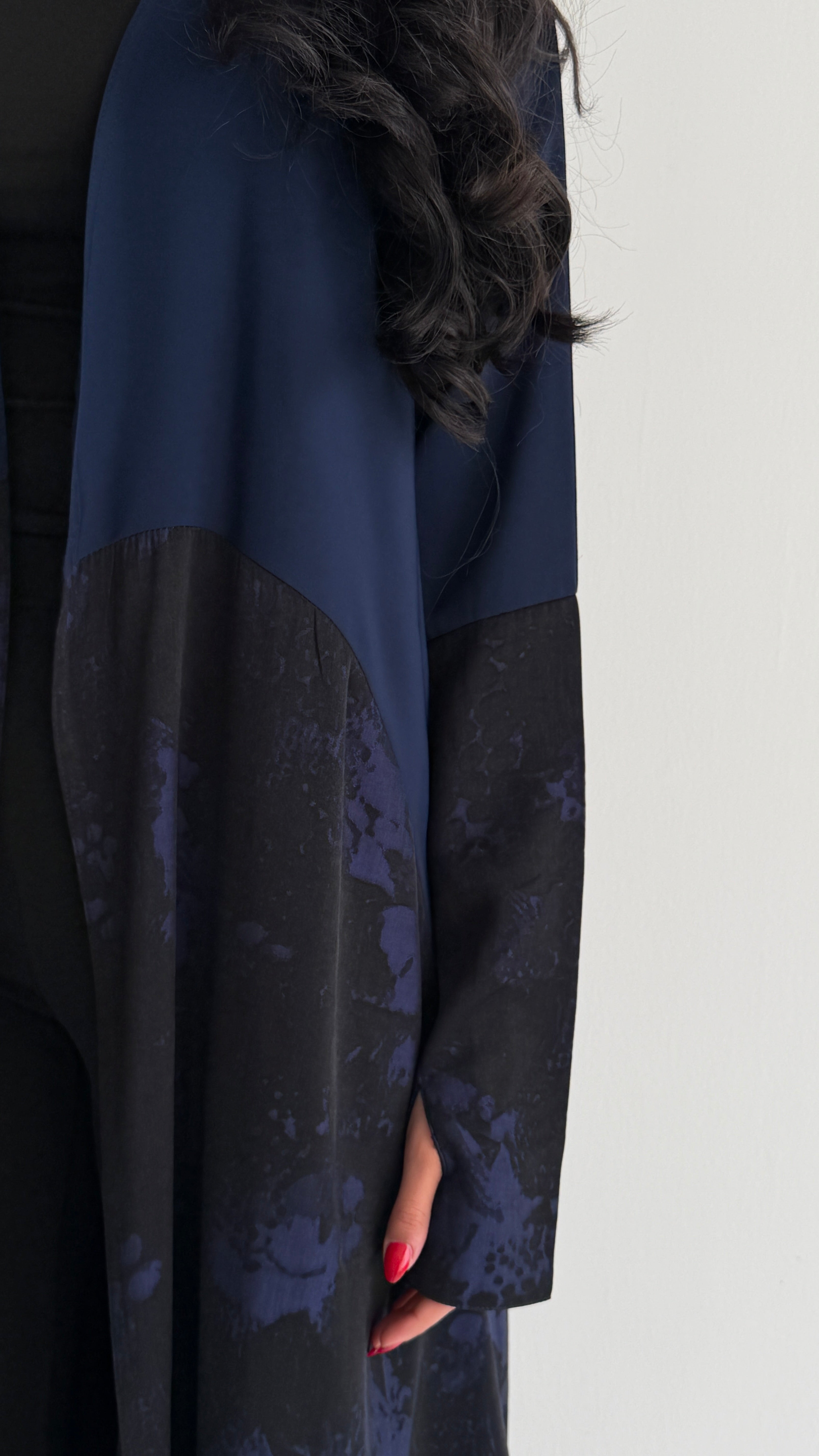 MW2082 -    عباية كريب حرير قصه نص كلوش مع اضافه الجاكار - Aya