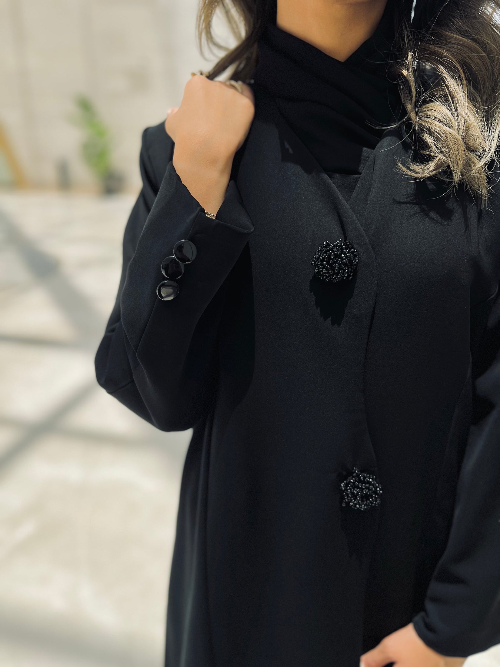 MW1601 -  عباية بليزر باللون الأسود الفاحم | Charcoal Black Blazer-Style Abaya - Aya