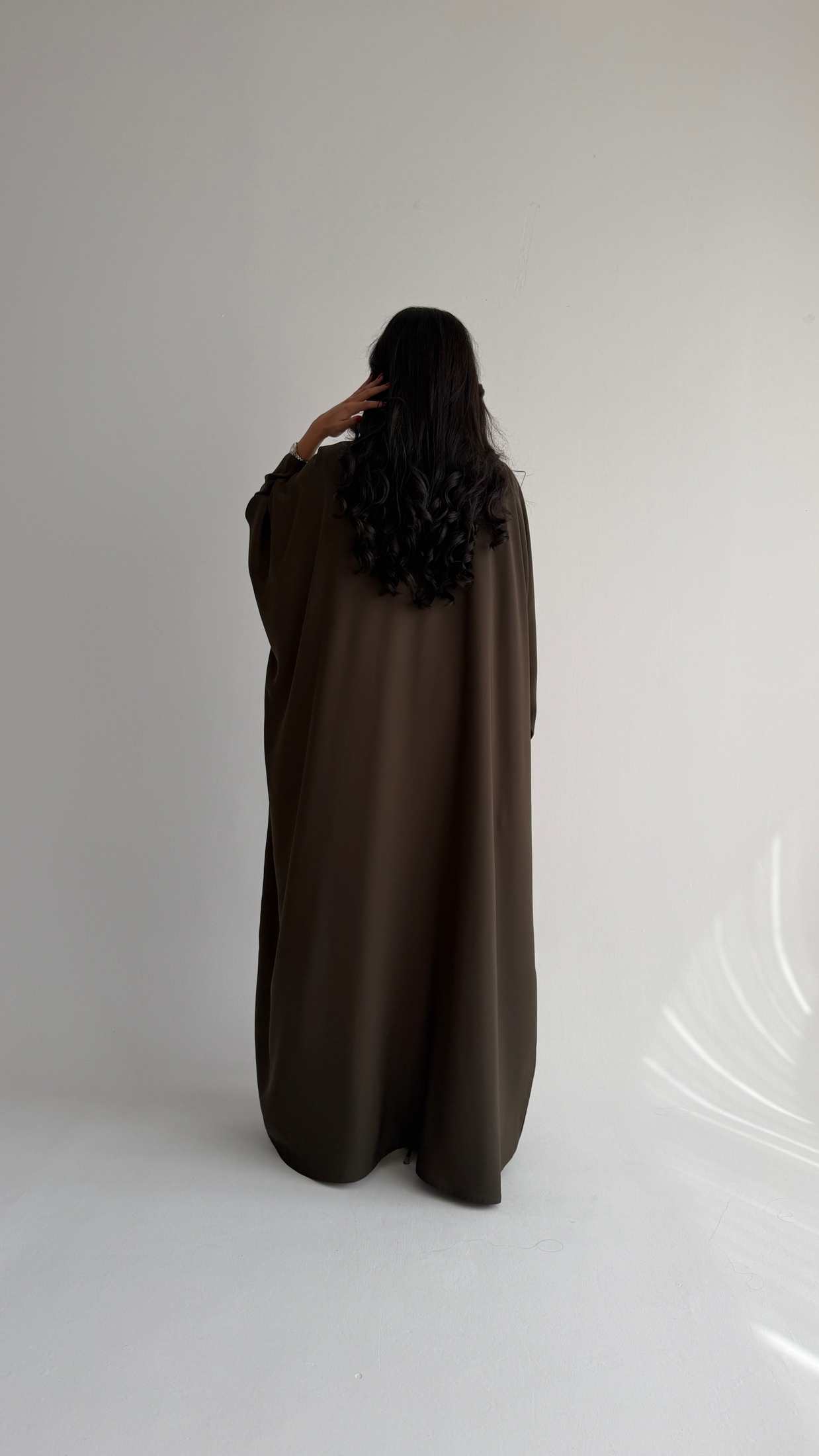 MW2081 -   عباية كريب حرير قصه بشت مع اضافة فستان داخلي - Aya