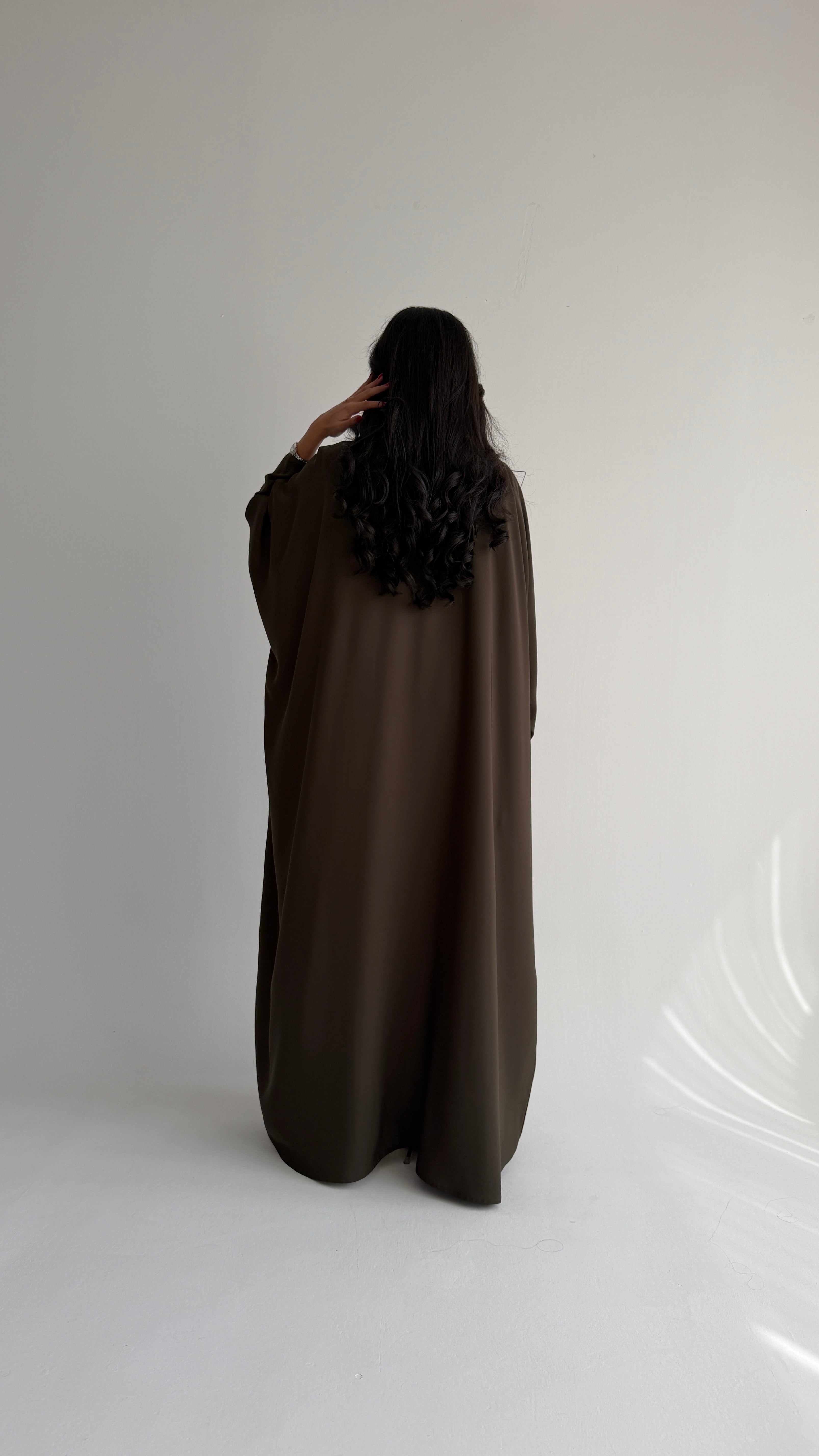 MW2081 -   عباية كريب حرير قصه بشت مع اضافة فستان داخلي - Aya