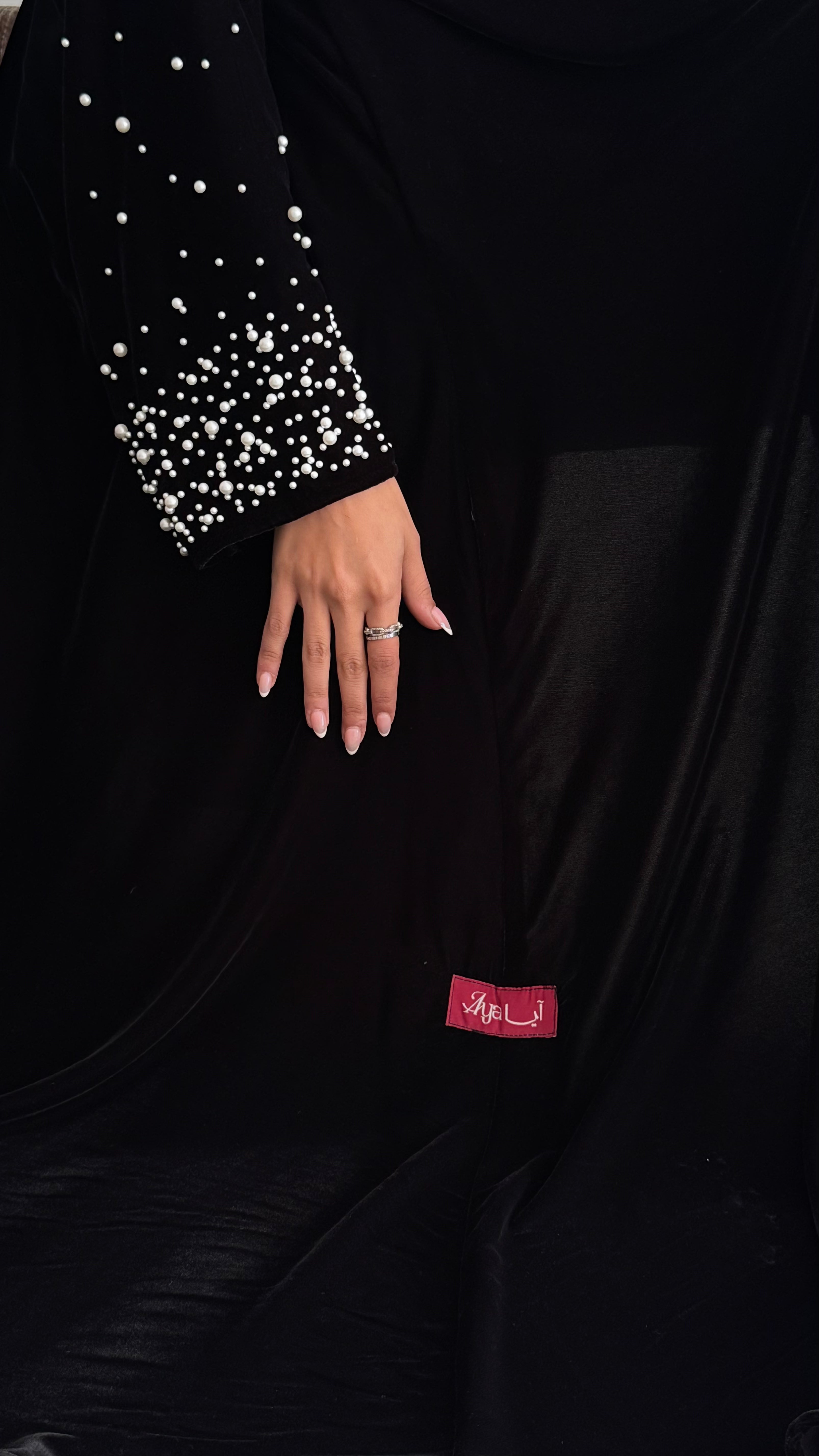 MWT698 - عباية مخمل مع لؤلؤ  بالاكمام