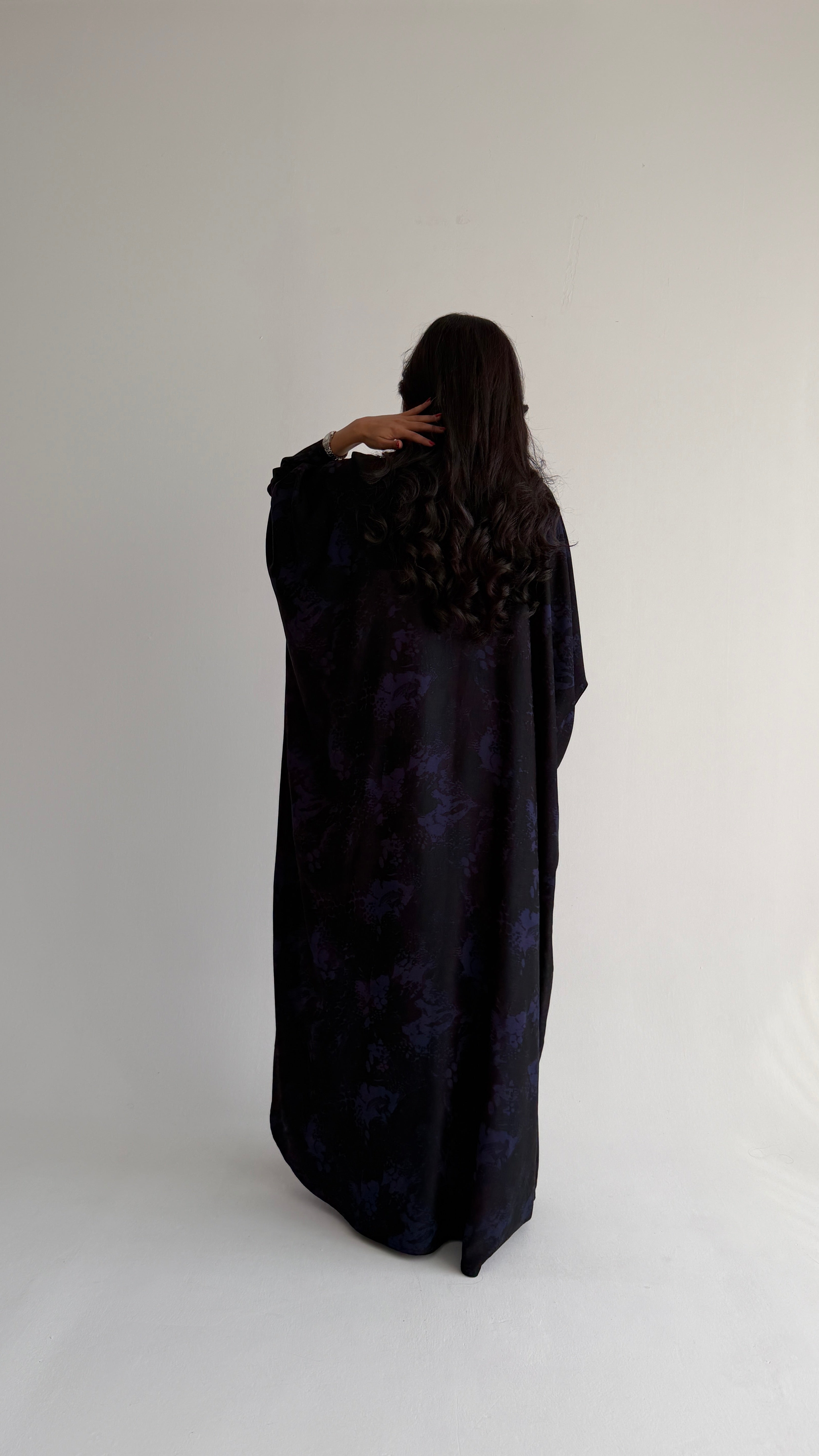 MW2079 -    عباية جاكار قصه بشت مع اضافة فستان داخلي كريب حرير - Aya