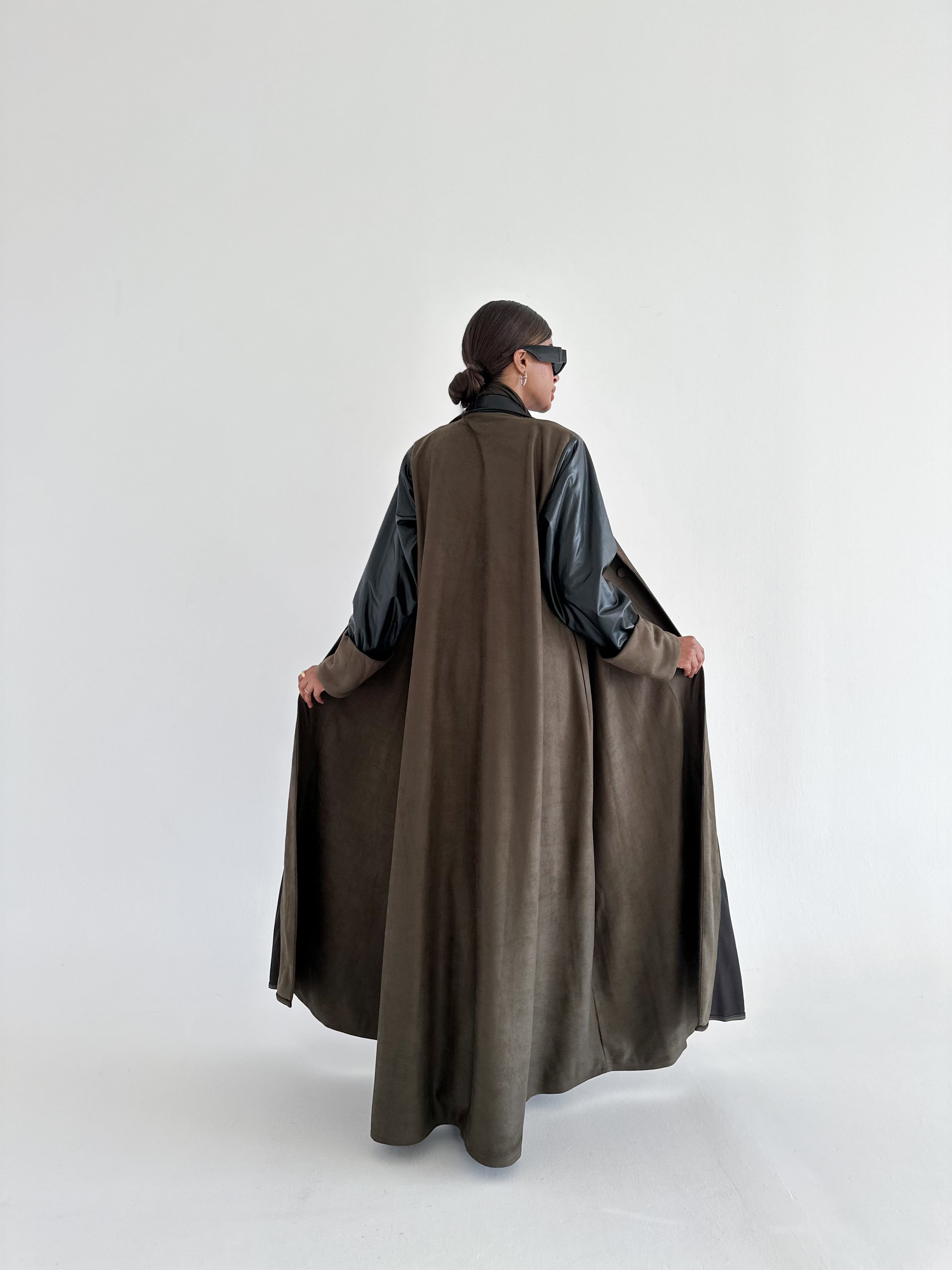 MWT670 - عباية شامواه مع تدخيلة جلد