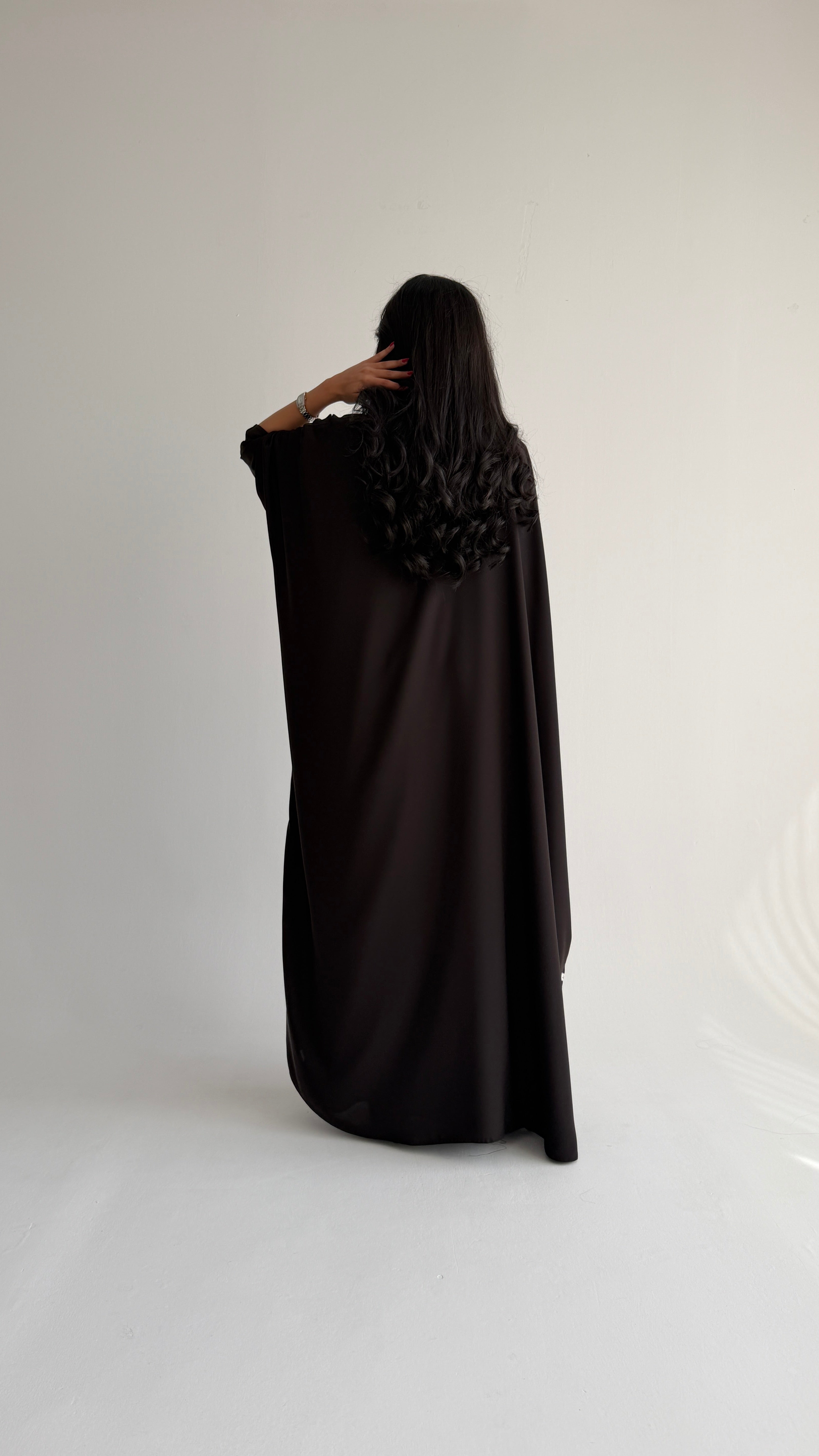 MW2077 -  عباية كريب حرير قصه بشت مع اضافة فستان داخلي - Aya