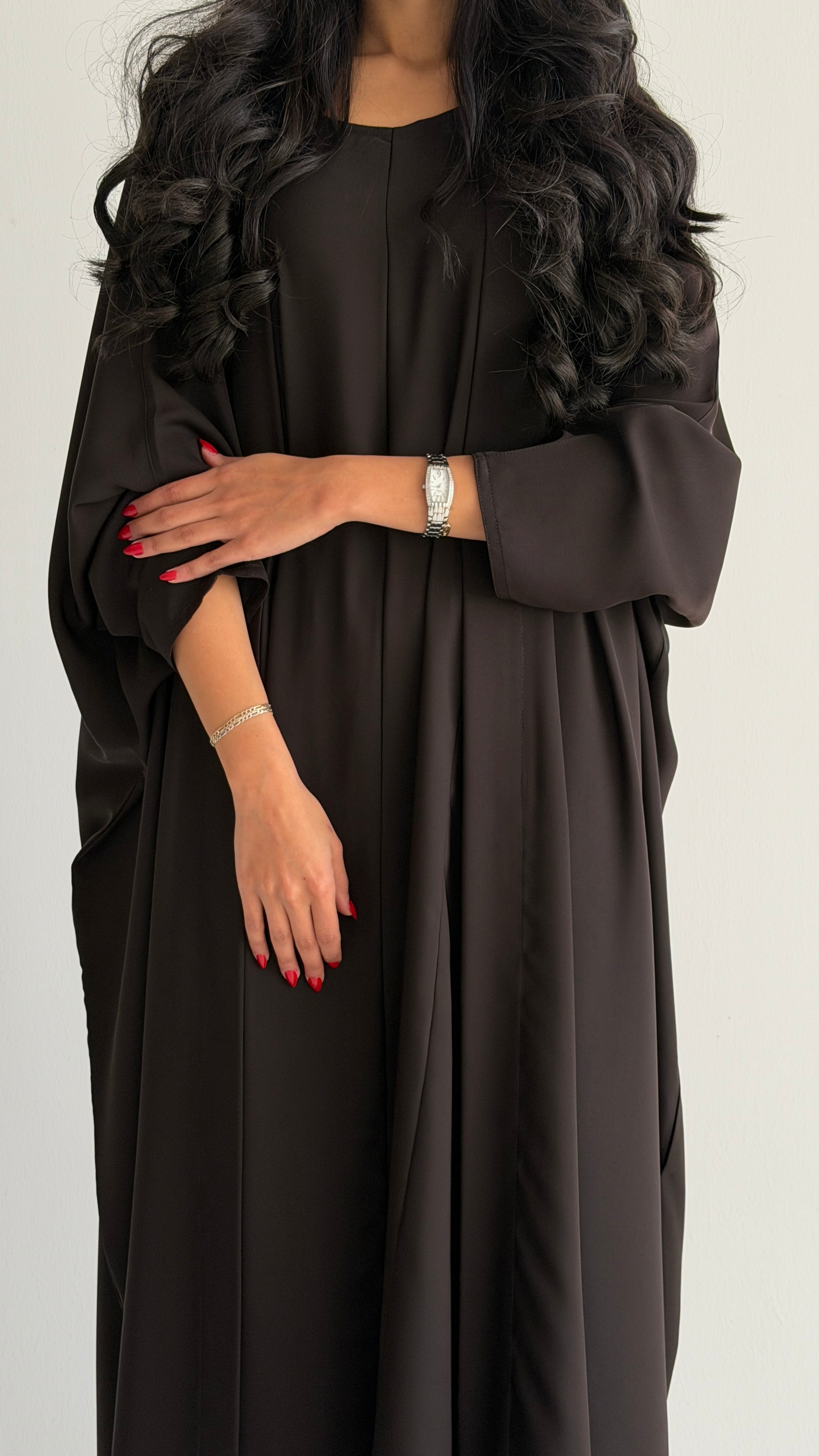 MW2077 -  عباية كريب حرير قصه بشت مع اضافة فستان داخلي - Aya