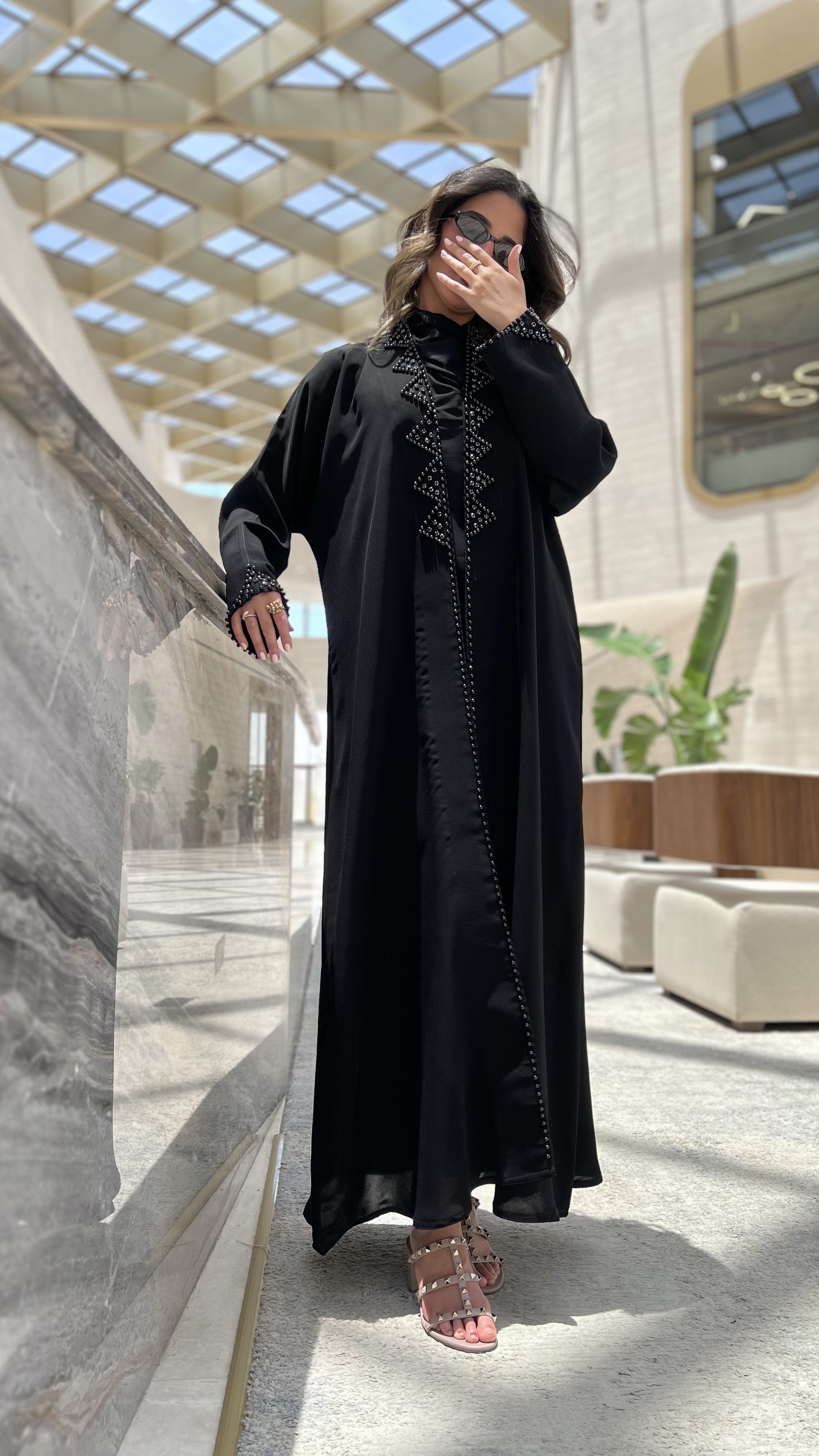 MW645 - Light Crepe Standing with Jacquard Half-Cloche
