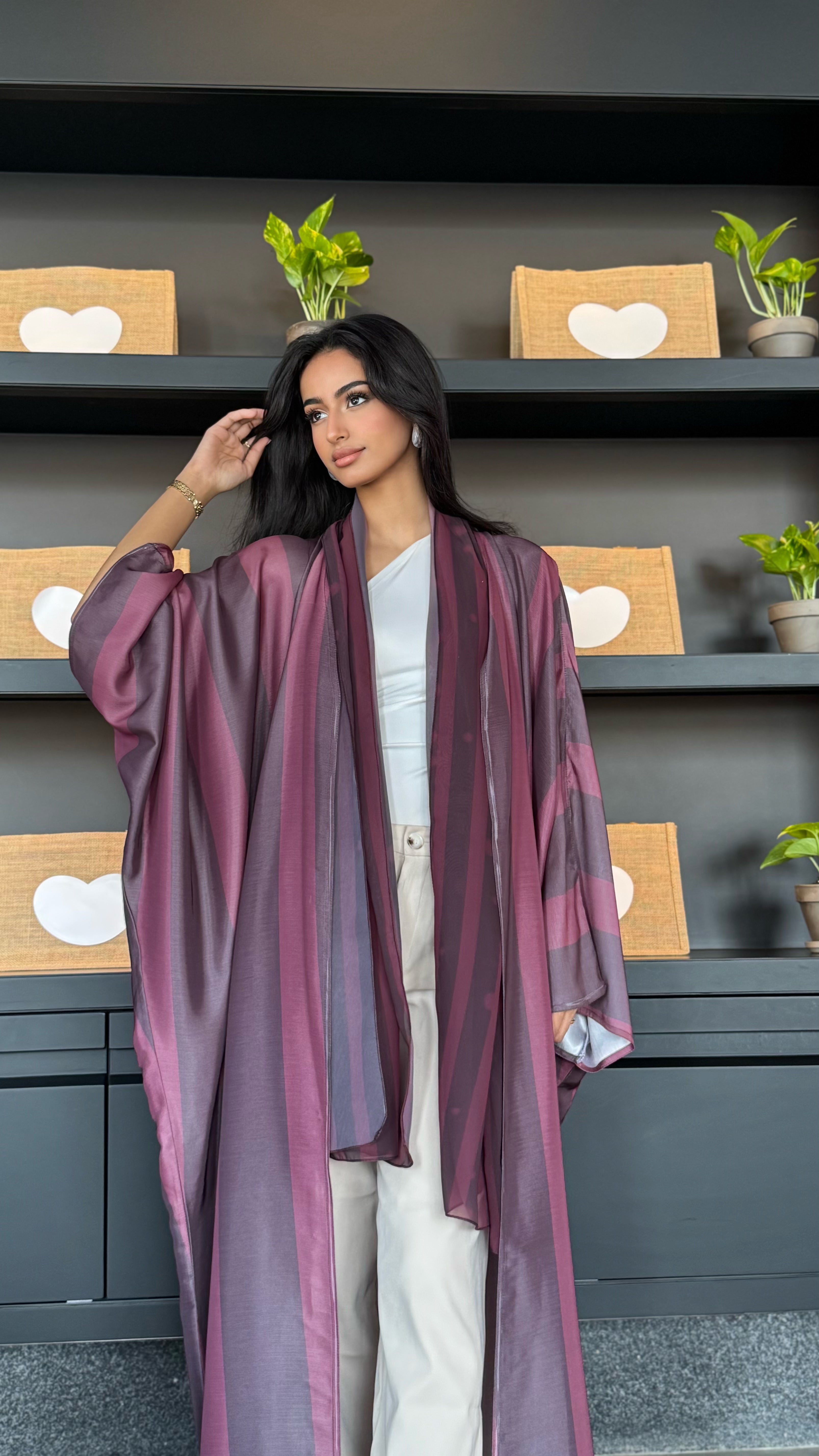 MW1641 - عبايه مخططه عنابي - Aya