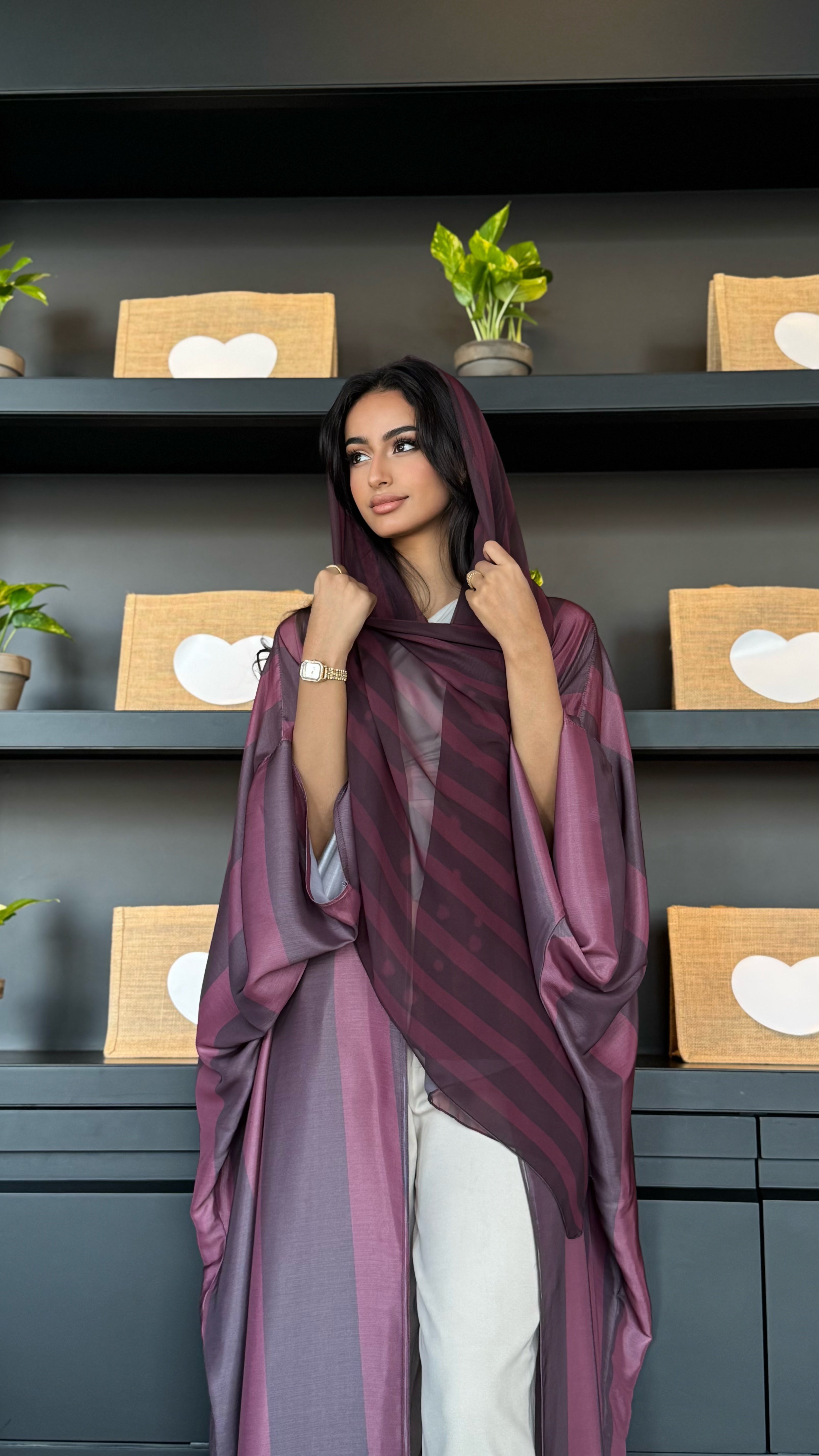 MW1641 - عبايه مخططه عنابي - Aya