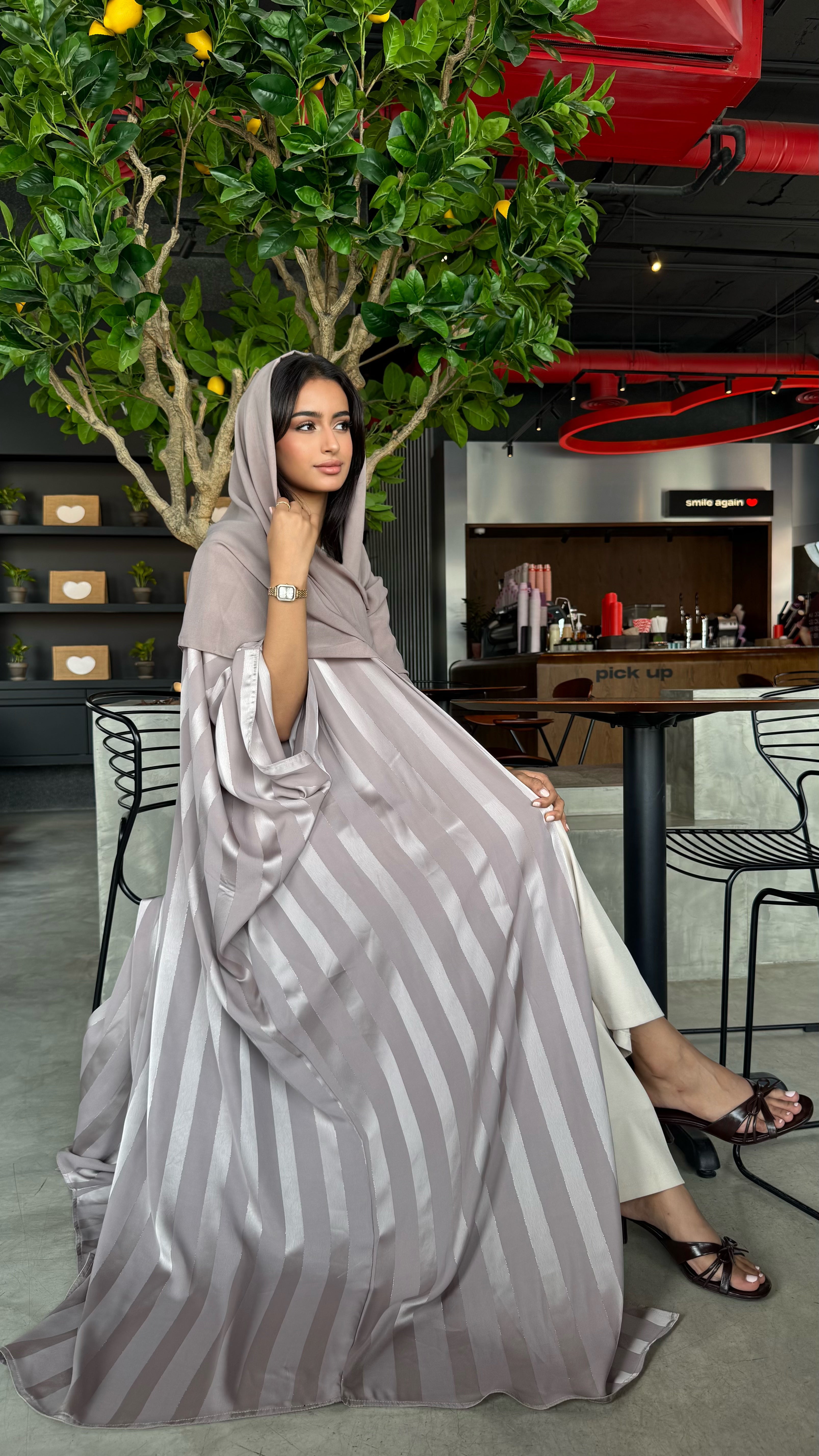 MWT412 - عباية نص بشت حرير مخطط - Aya