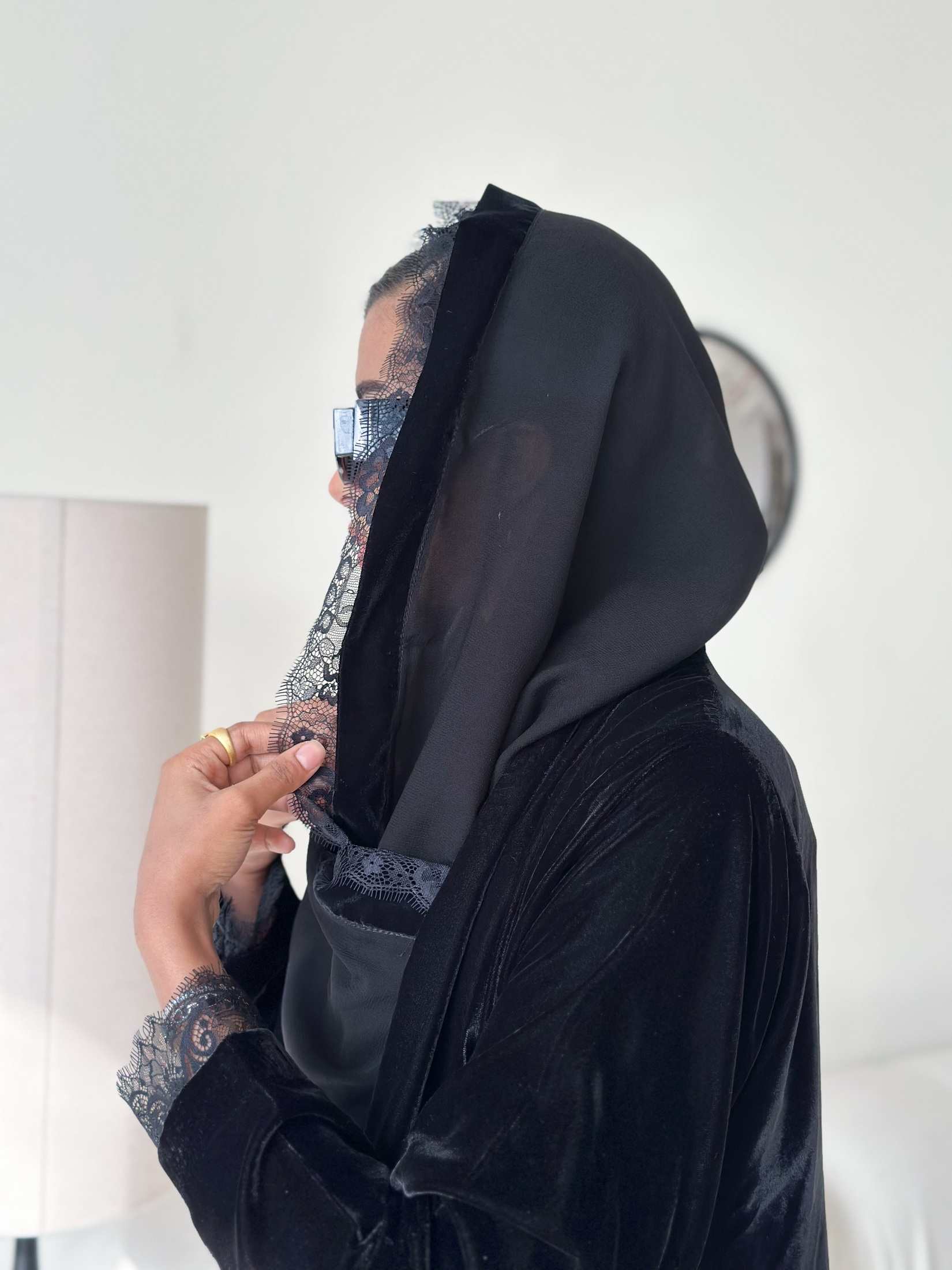 MWT576 - عباية مخمل مع تفته - Aya