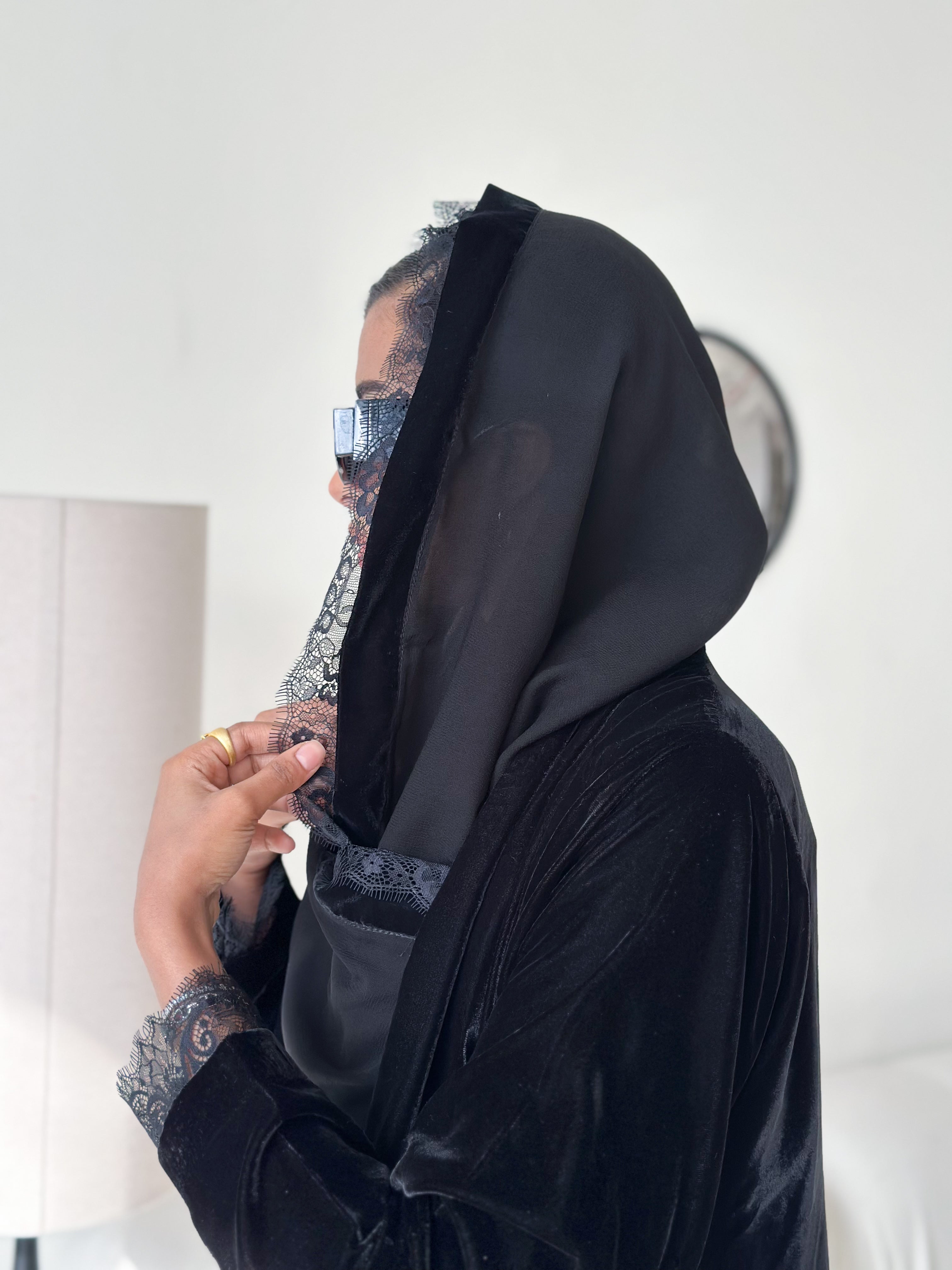 MWT576 - عباية مخمل مع تفته