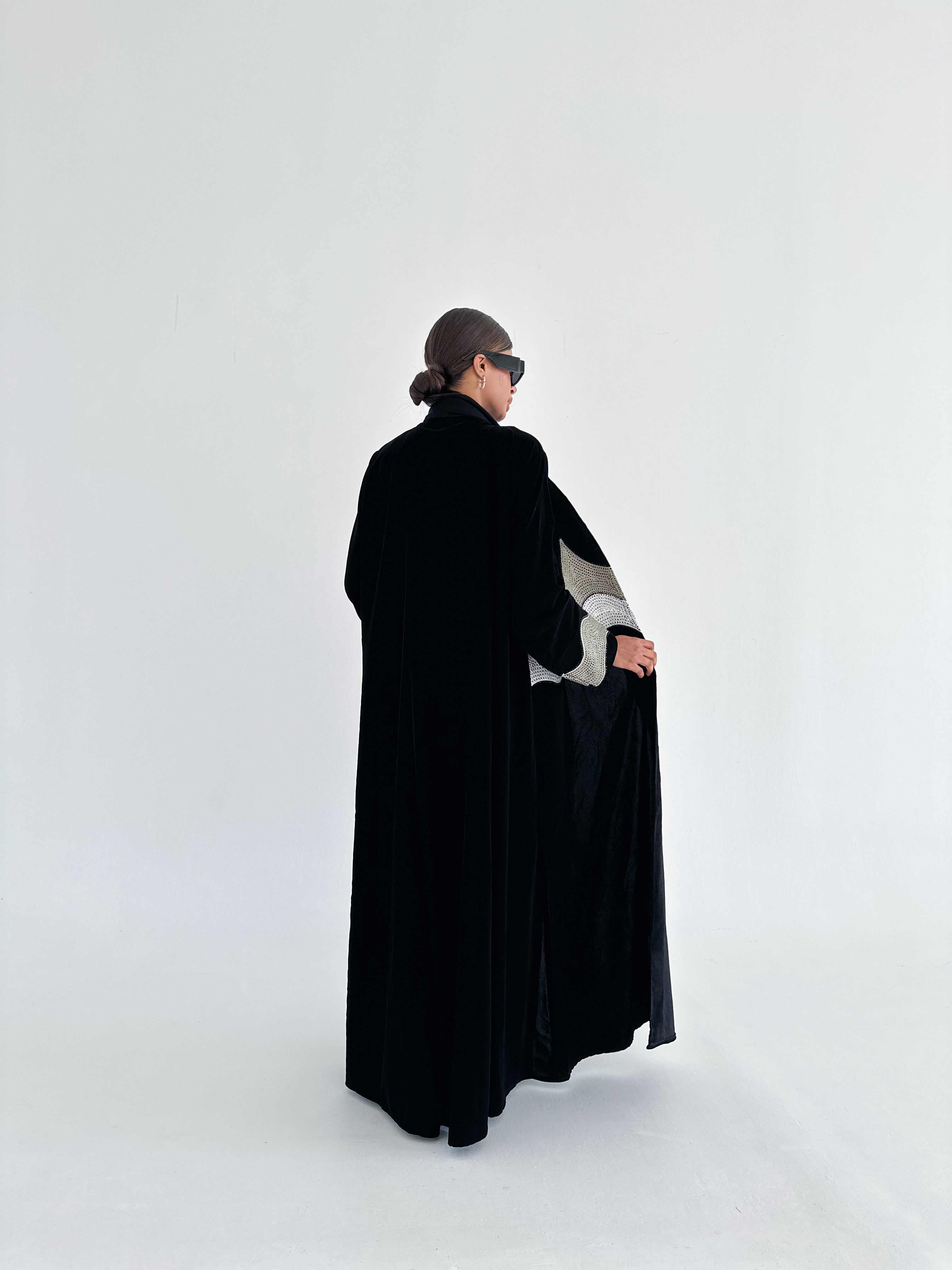 MW645 - Light Crepe Standing with Jacquard Half-Cloche