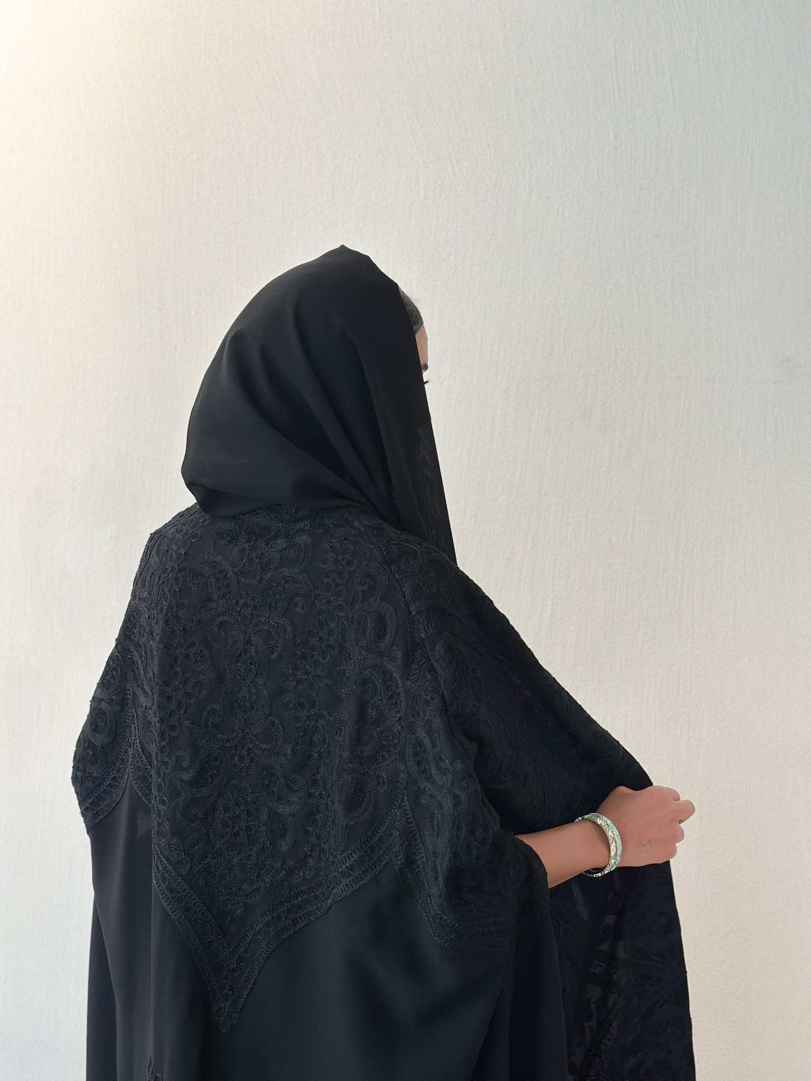 MW1739 - قماش ملكي مع اضافة تطريز - Aya