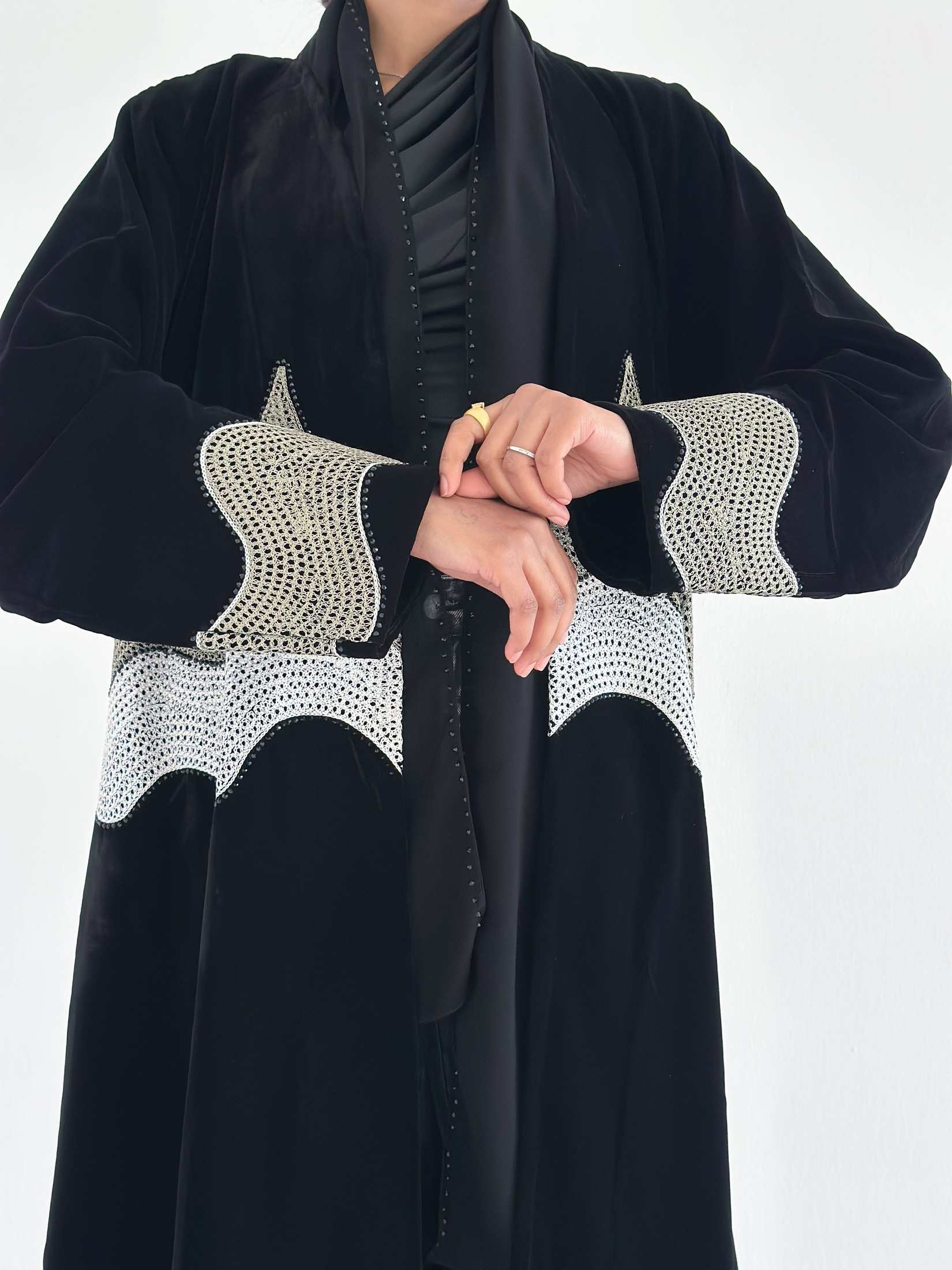 MW1789 - عباية مخمل شغل هاري مع كرستال - Aya