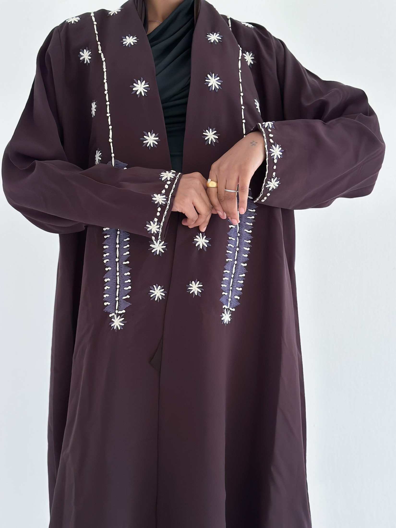 MWT687 - عباية تطريز وشك - Aya