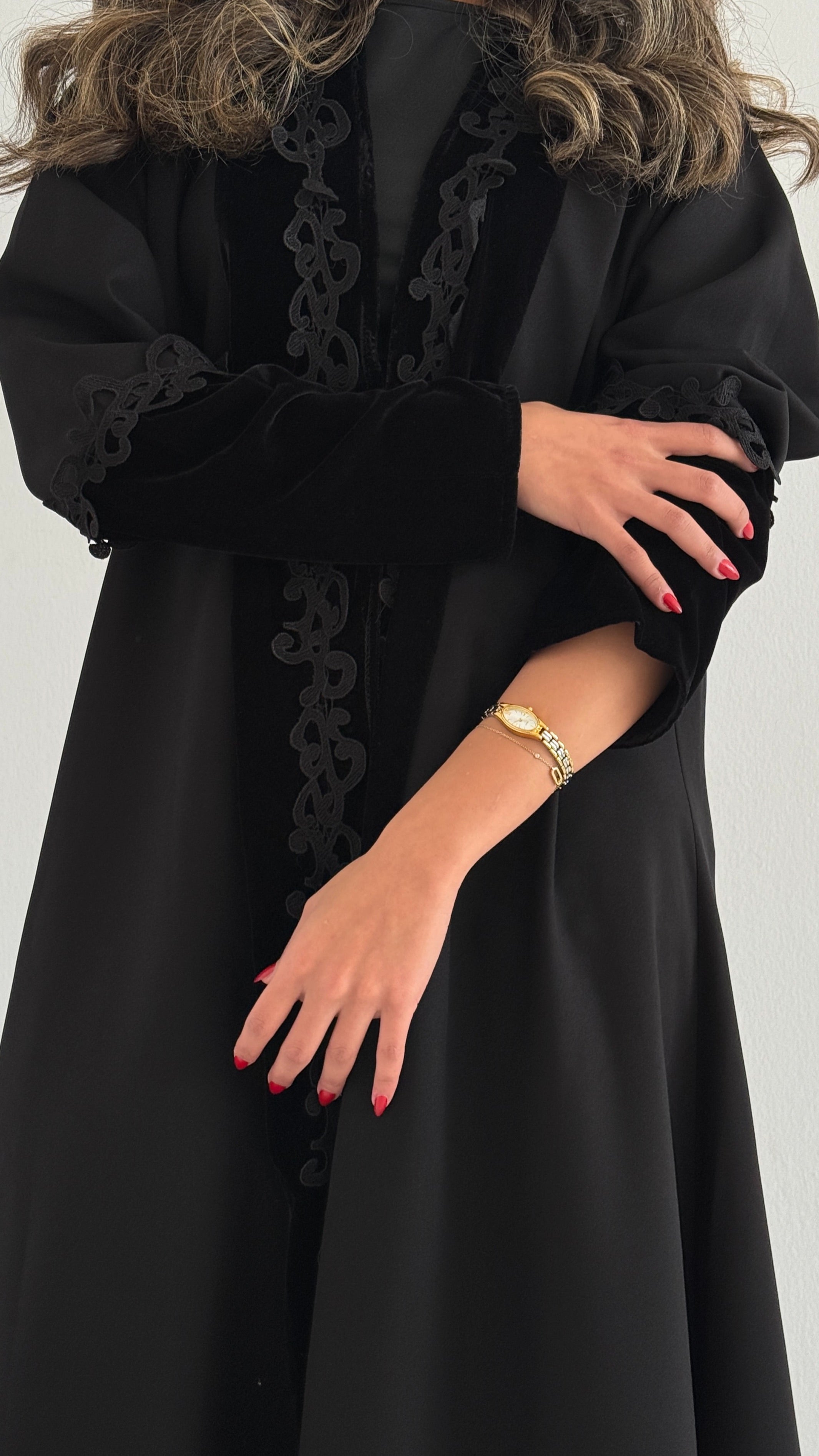 MW645 - Light Crepe Standing with Jacquard Half-Cloche