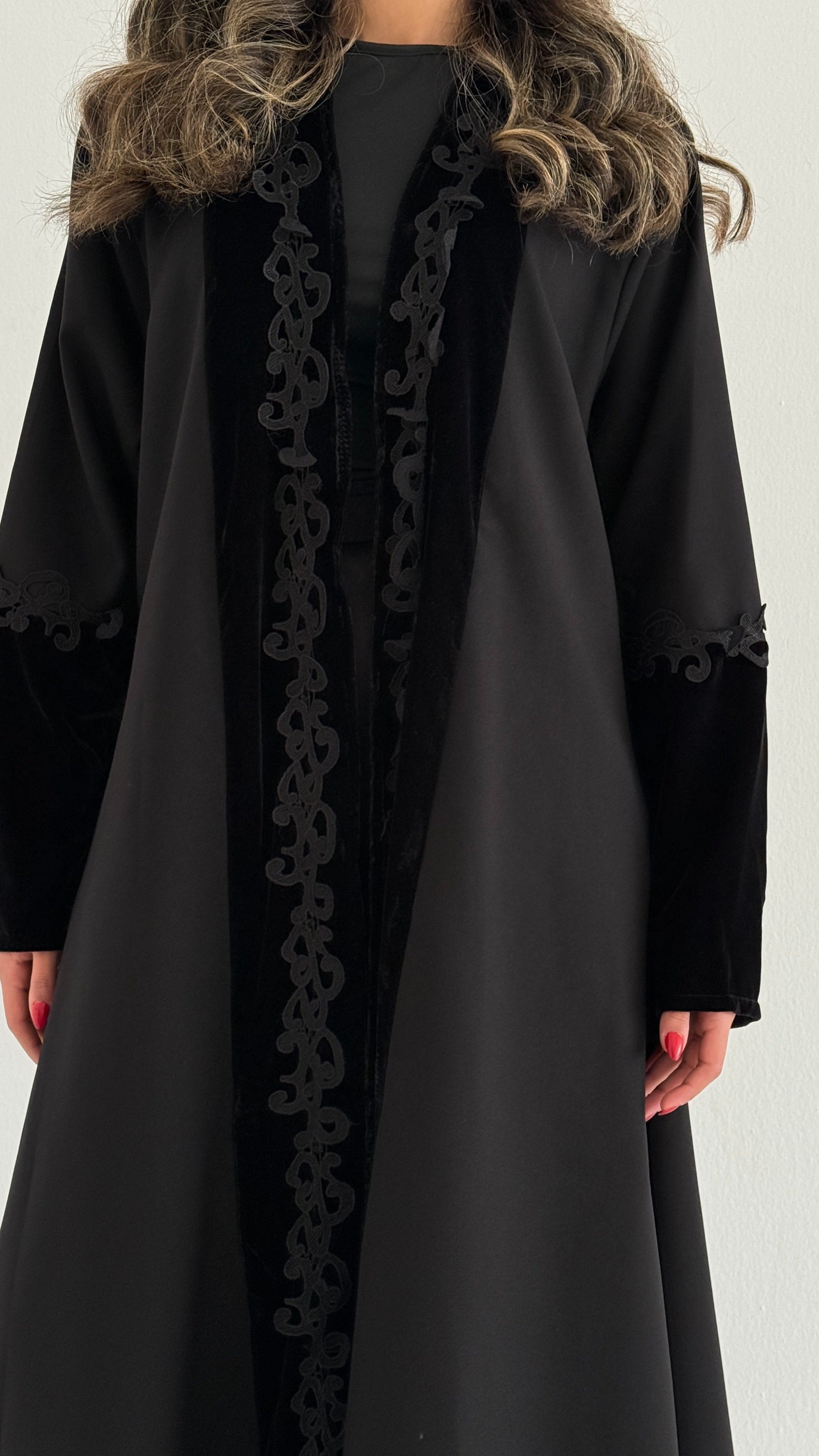 MW645 - Light Crepe Standing with Jacquard Half-Cloche