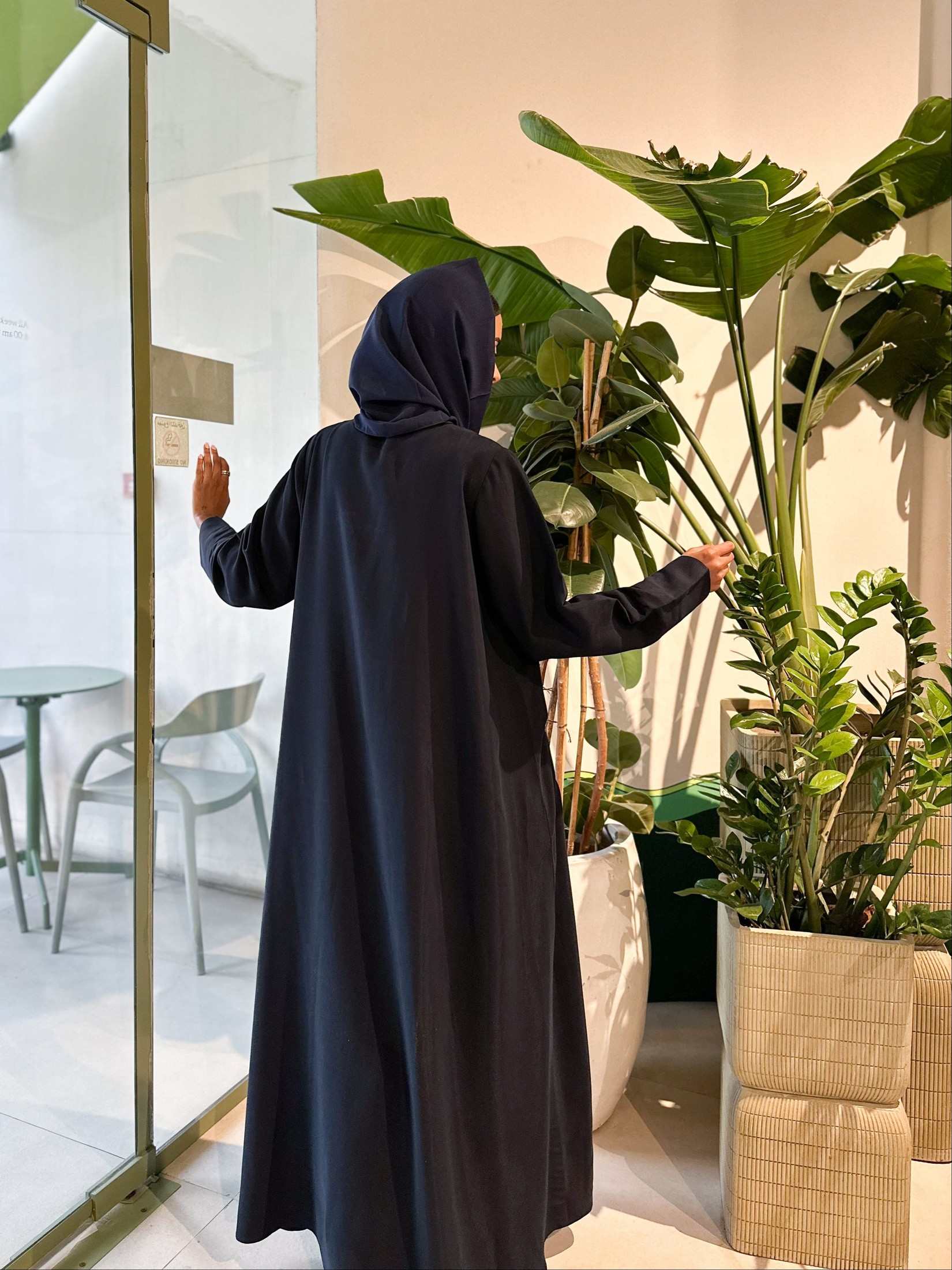 MWT365 - عباية كحلي بقصة من الامام - Aya