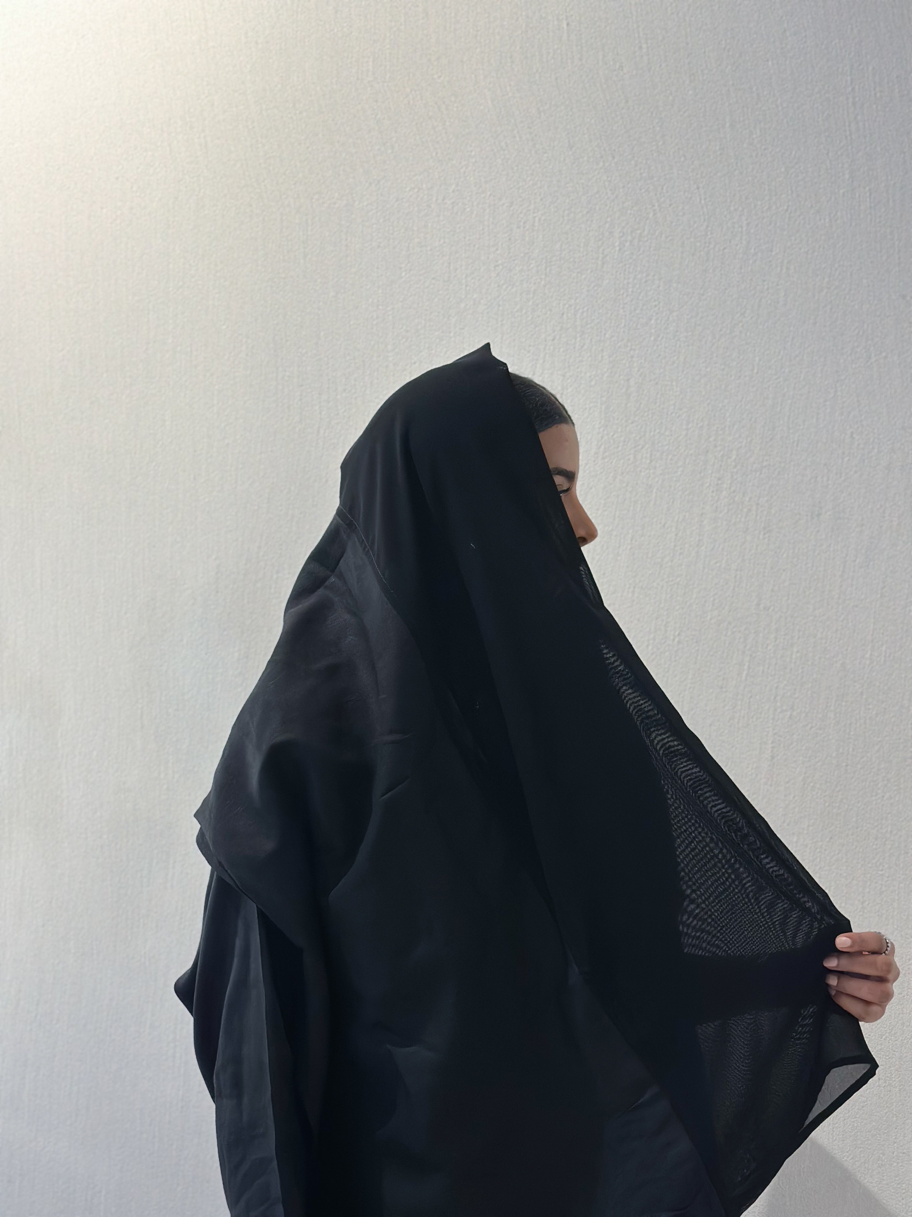 MWT399 - عبايه لنن اسود كسرات