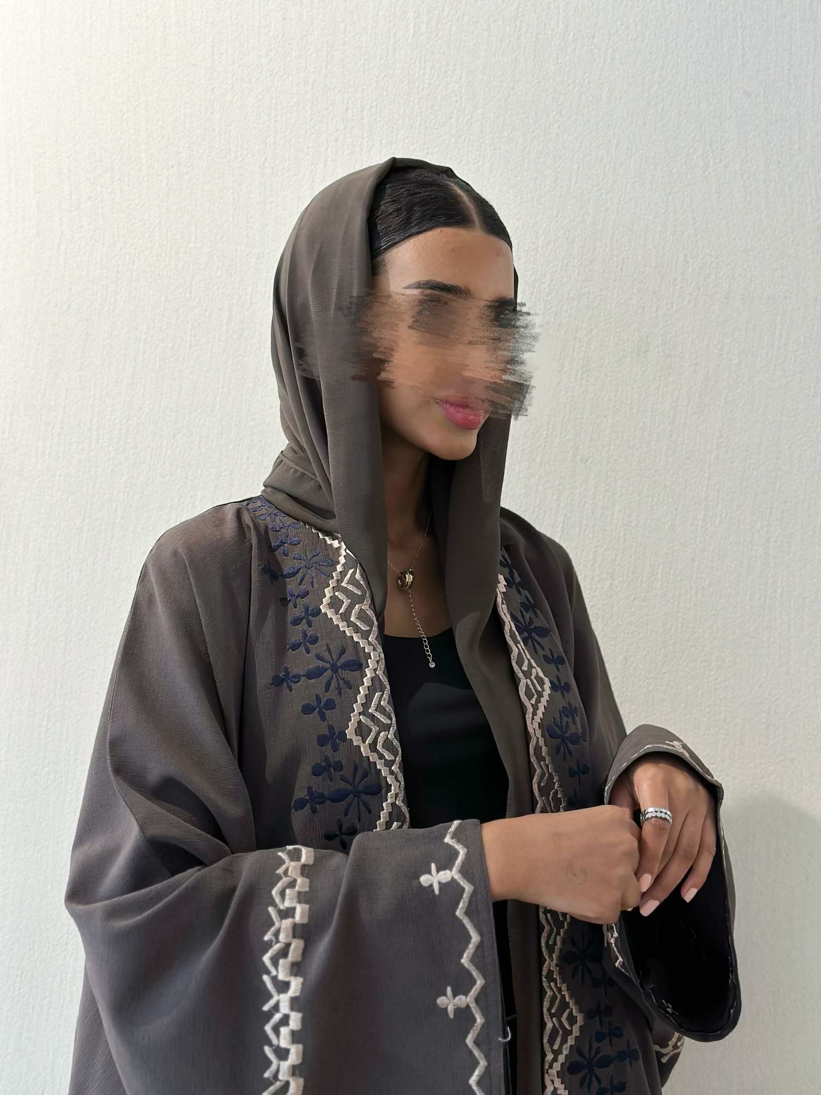 MWT363 - عباية بني تطريز كحلي وبيج - Aya
