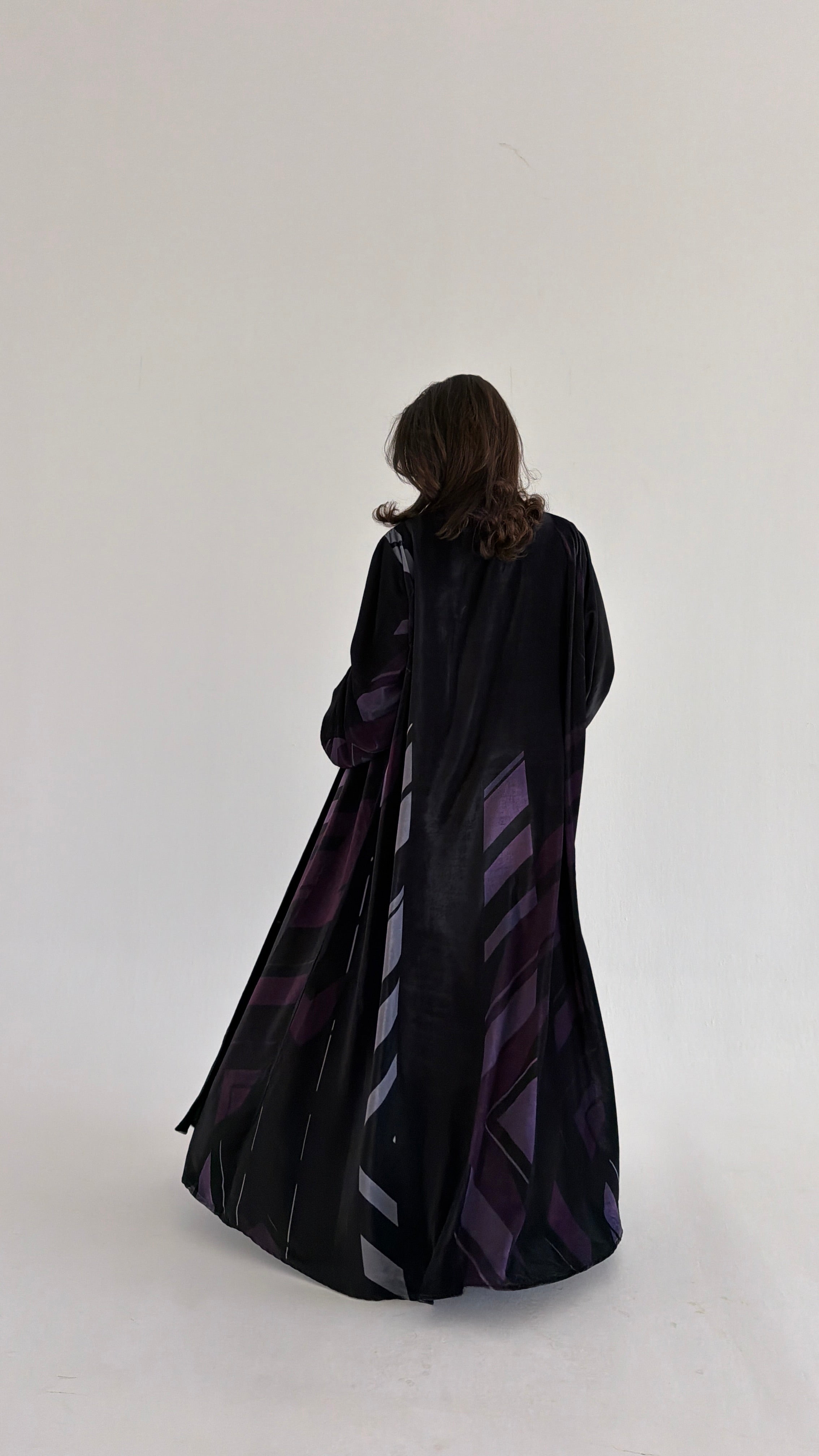 MWT889 - عباية مخمل طباعة - Aya