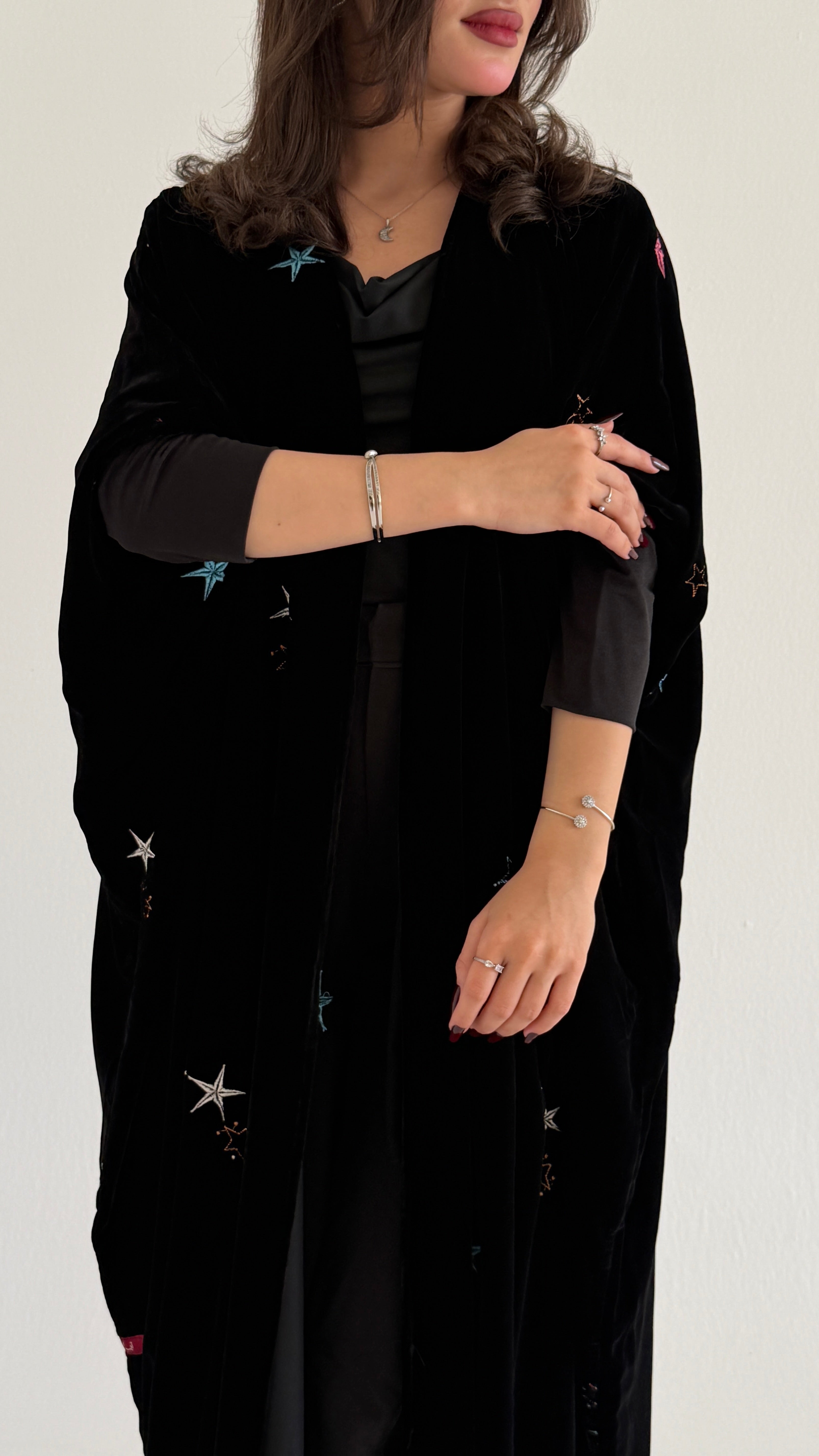 MWT846 -  عباية تطريز نجمات مع تدخيلة اكمام استرتش - Aya