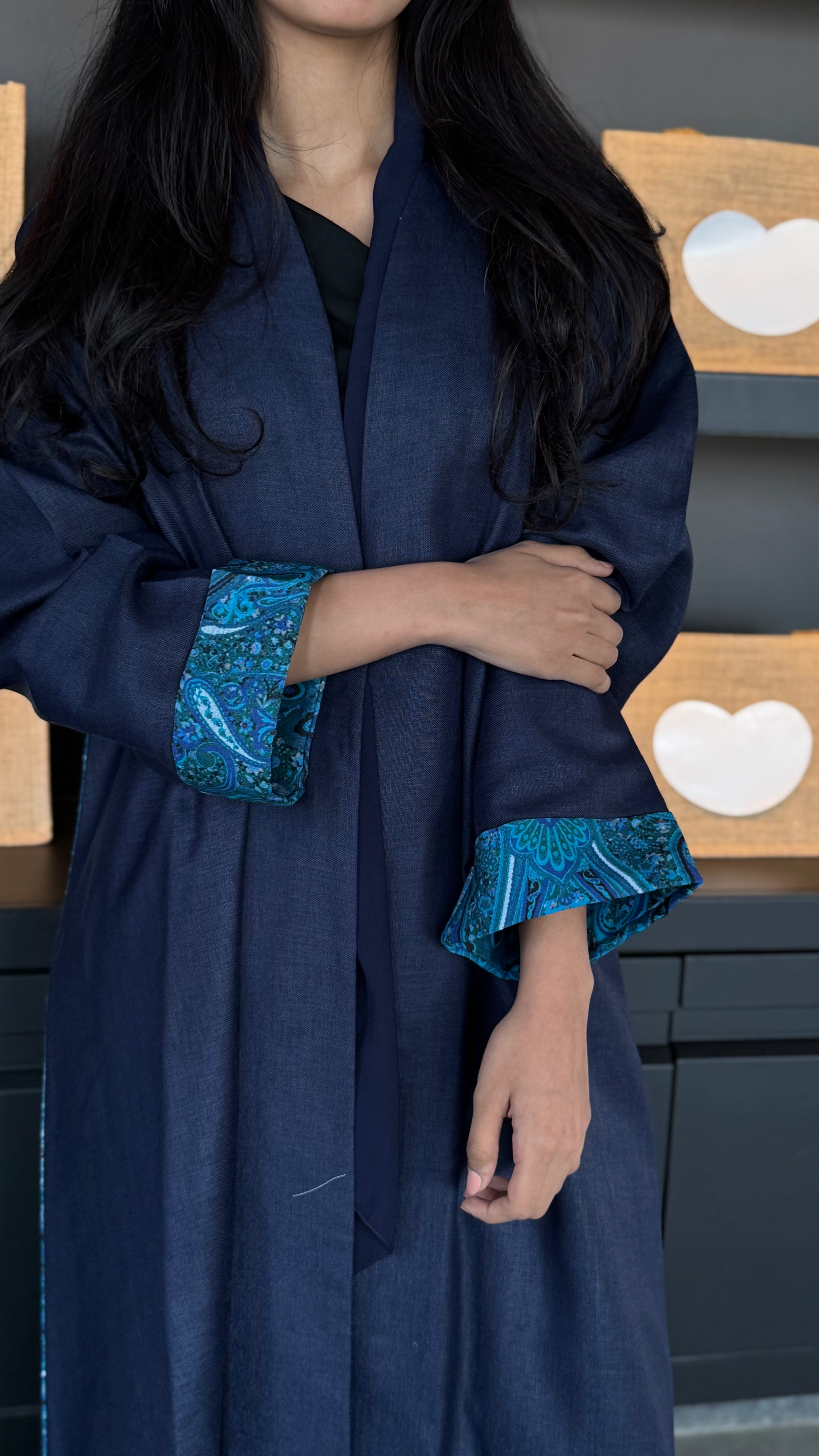 MW645 - Light Crepe Standing with Jacquard Half-Cloche