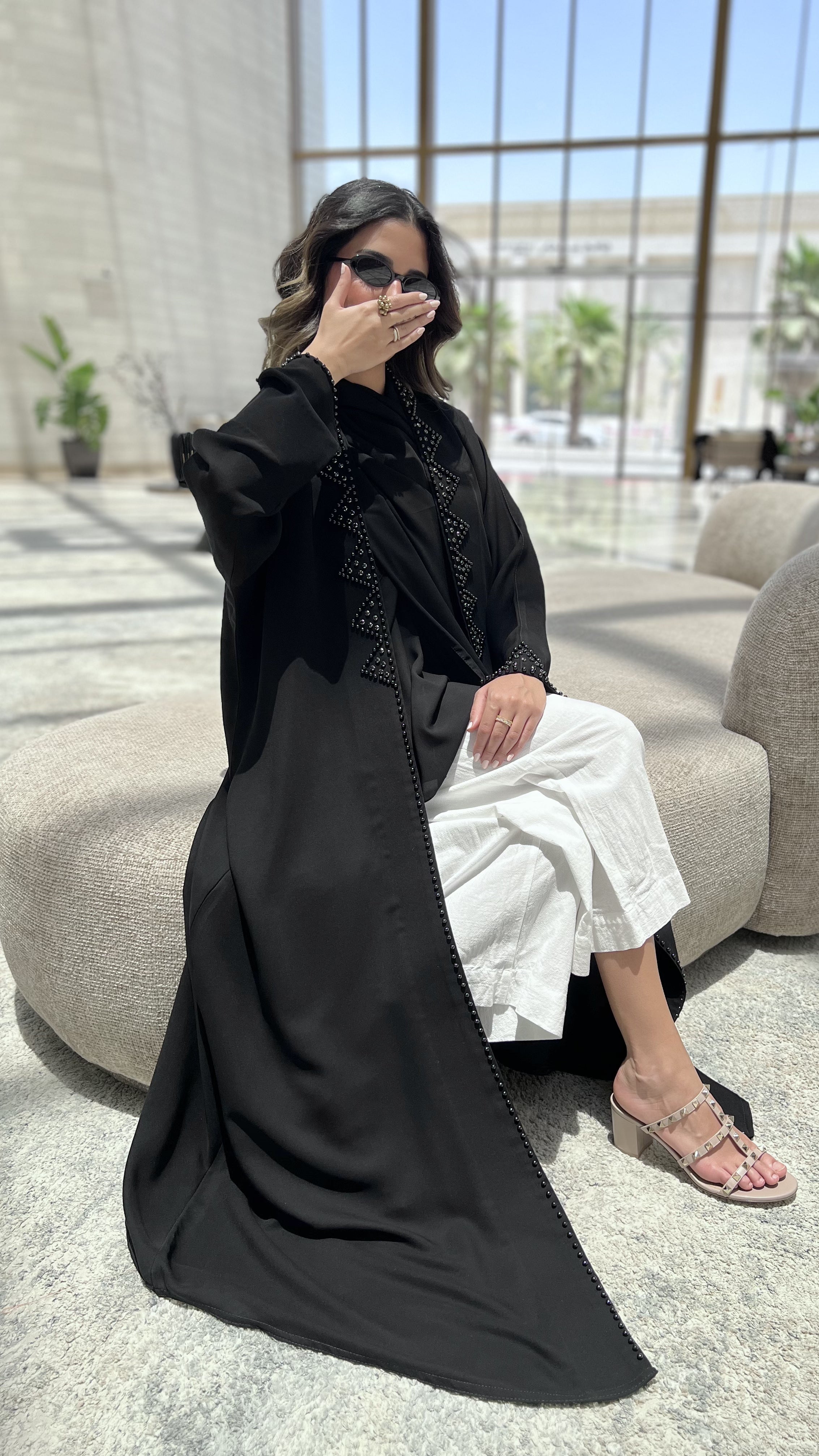 MW645 - Light Crepe Standing with Jacquard Half-Cloche