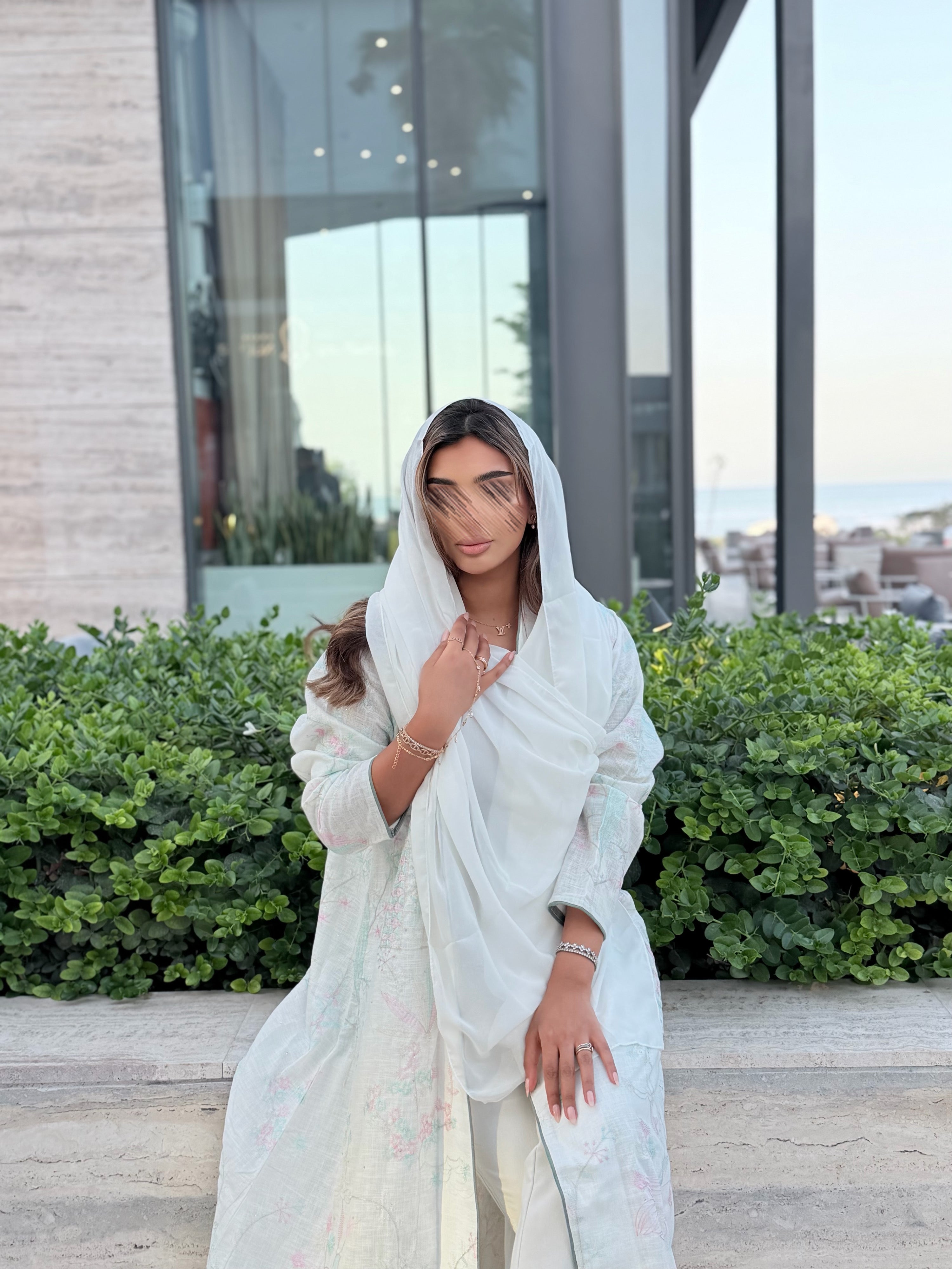 MW1384 -  عبايه لينن بيضاء بتطريز بيبي بنك ربع كلوش - Aya