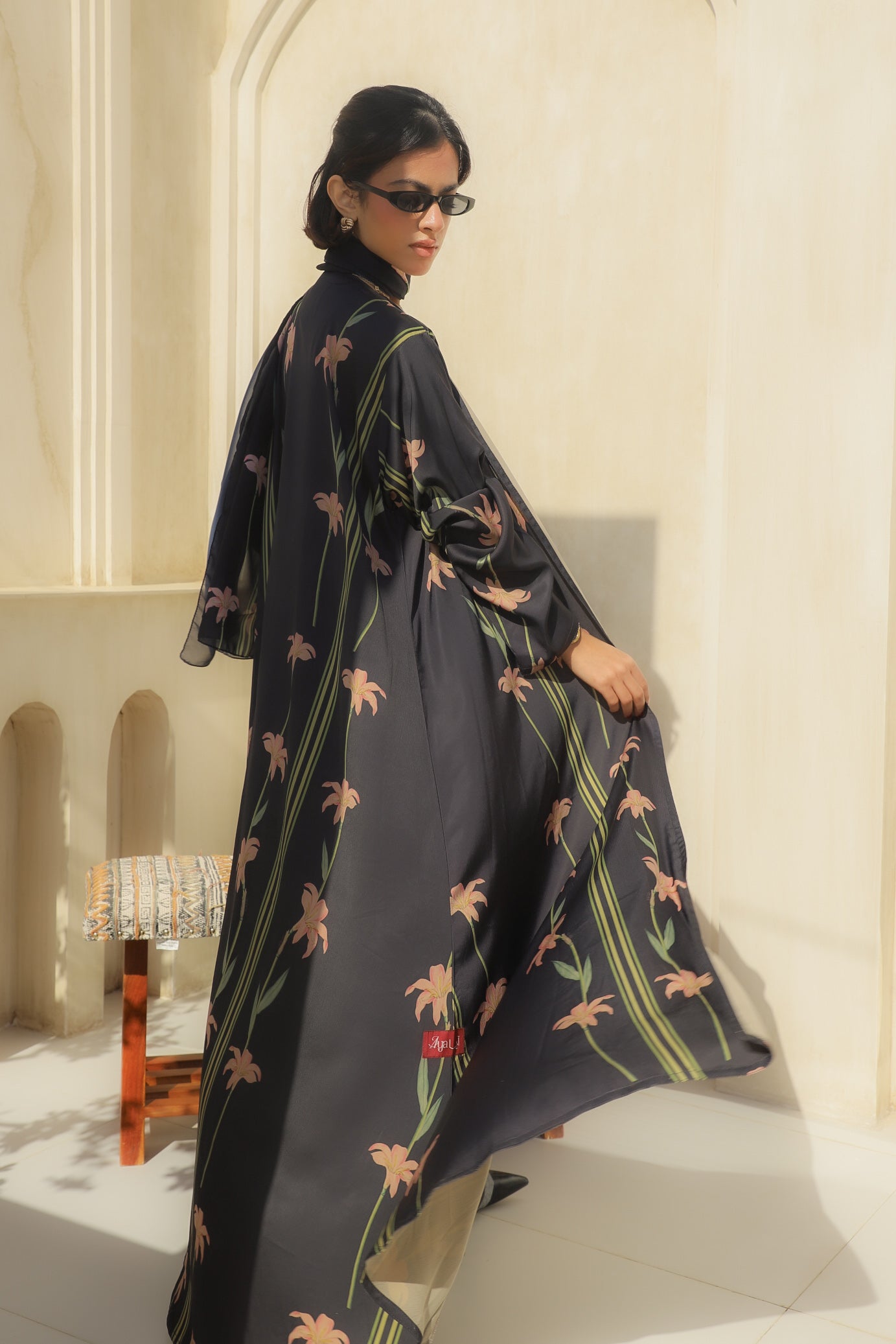 MW1640 - عباية اسود مورد - Aya