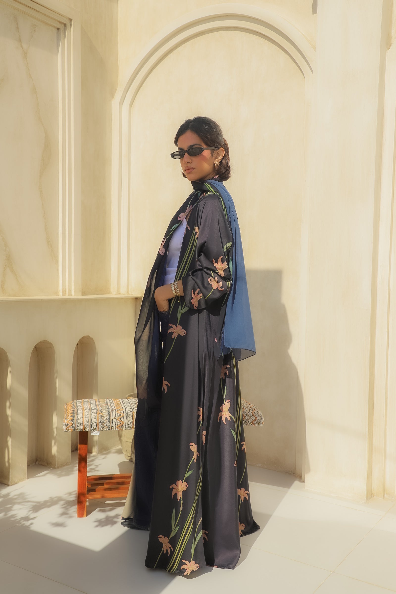 MW1640 - عباية اسود مورد - Aya