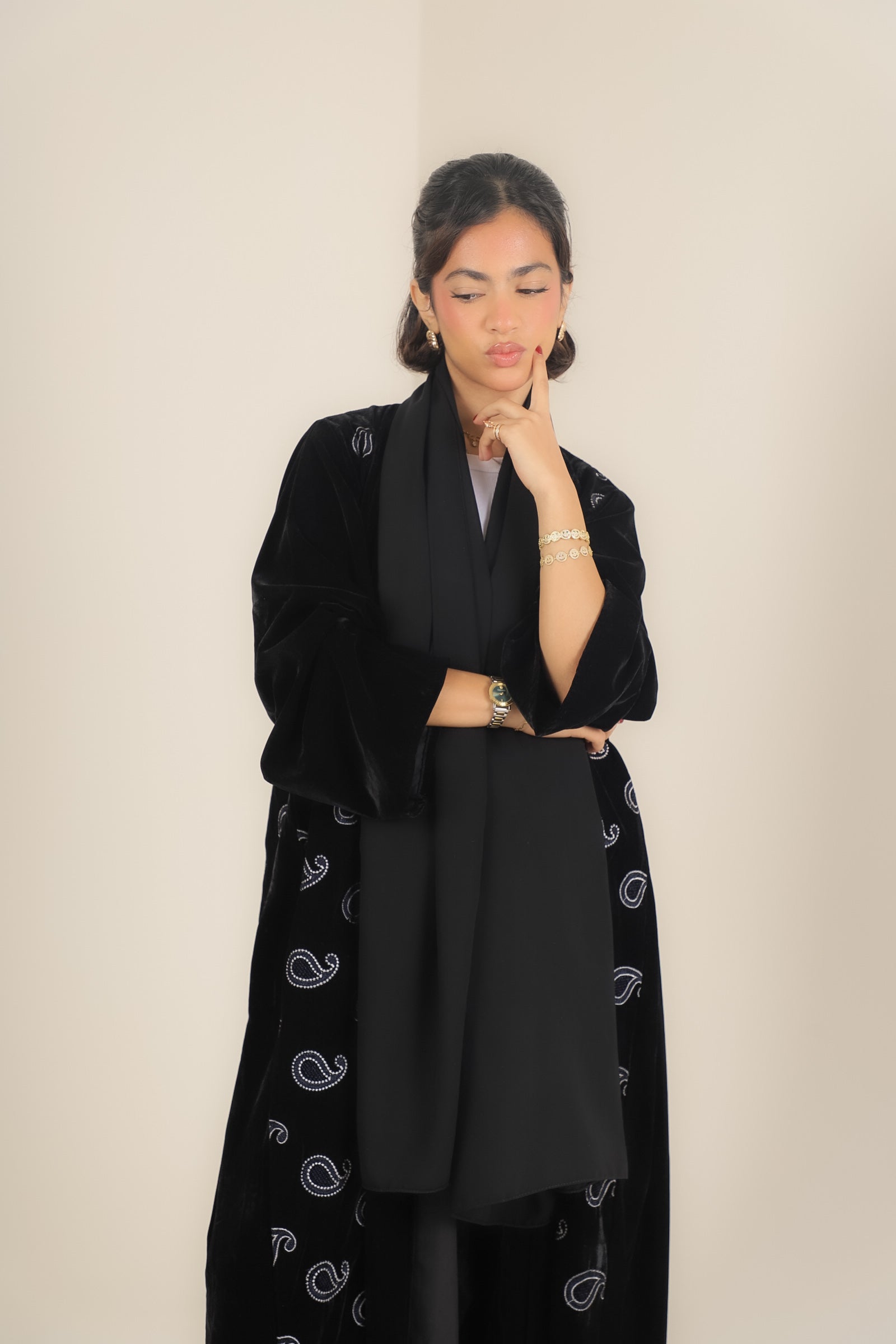 MW645 - Light Crepe Standing with Jacquard Half-Cloche