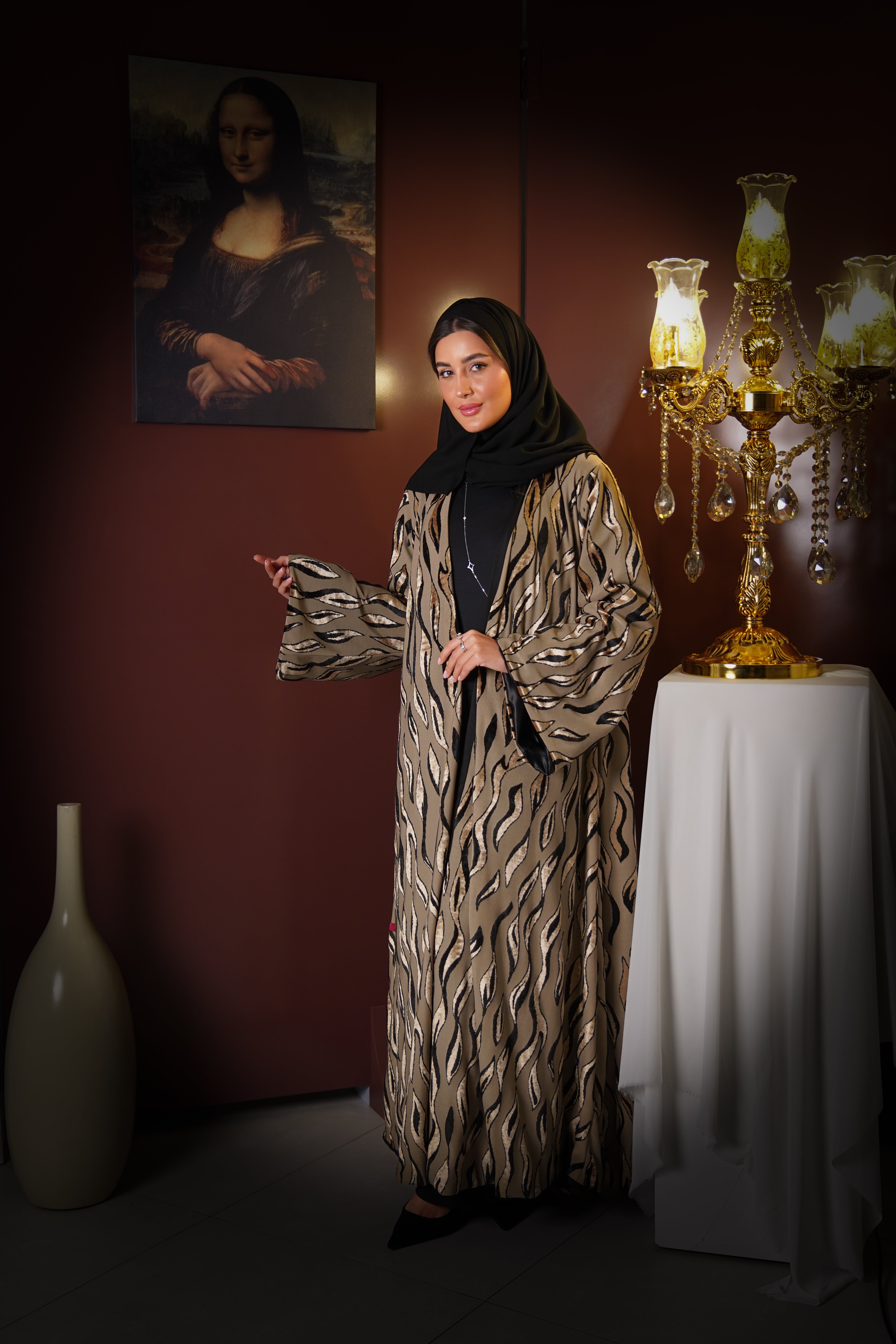 MW1852 - عباية شيفون مخمل مبطن لتمثل ذوقك الراقي والعصري