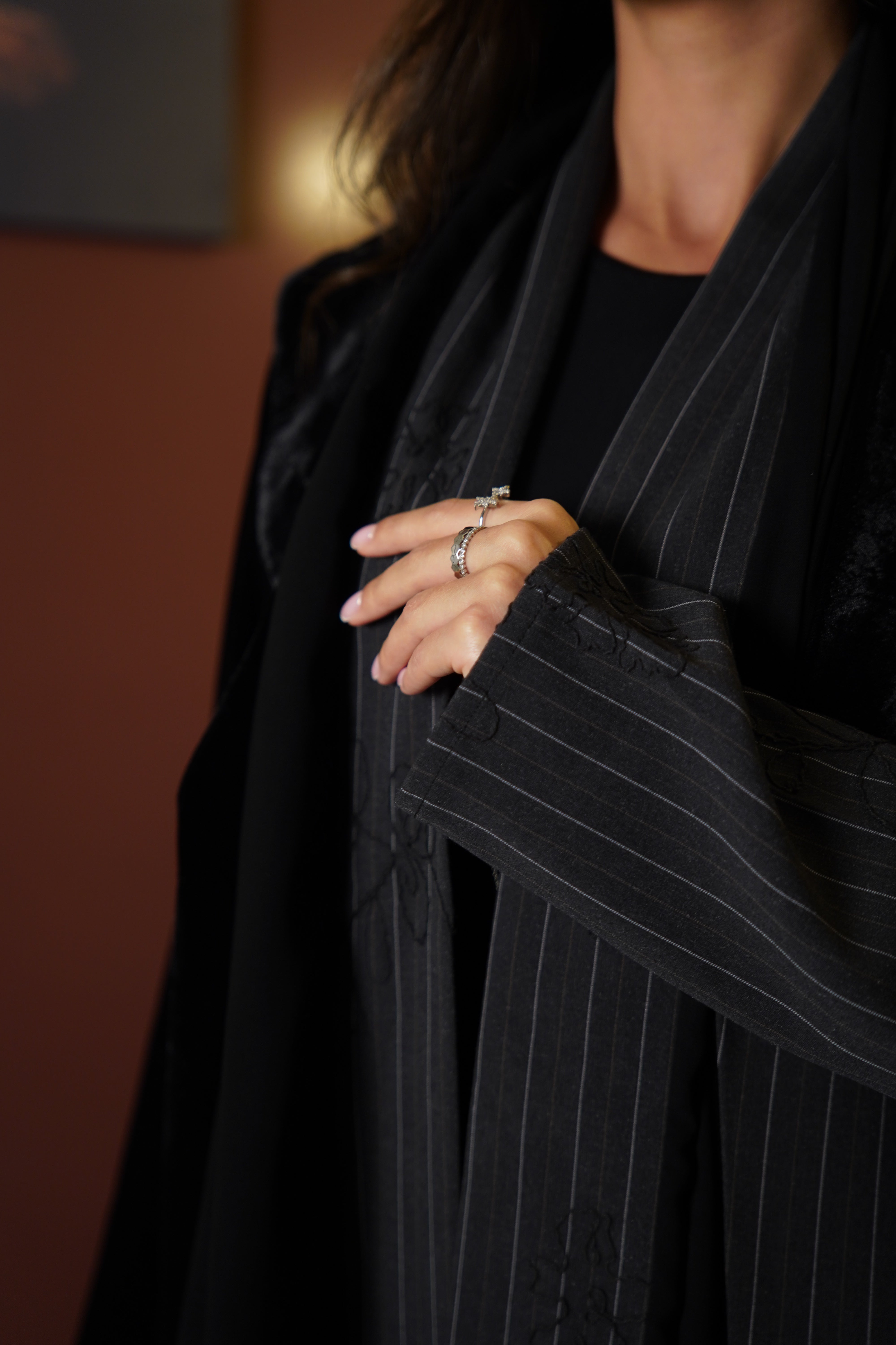 MW1856 - عباية بليزر غير متماثل لتعطي طابع الراقي