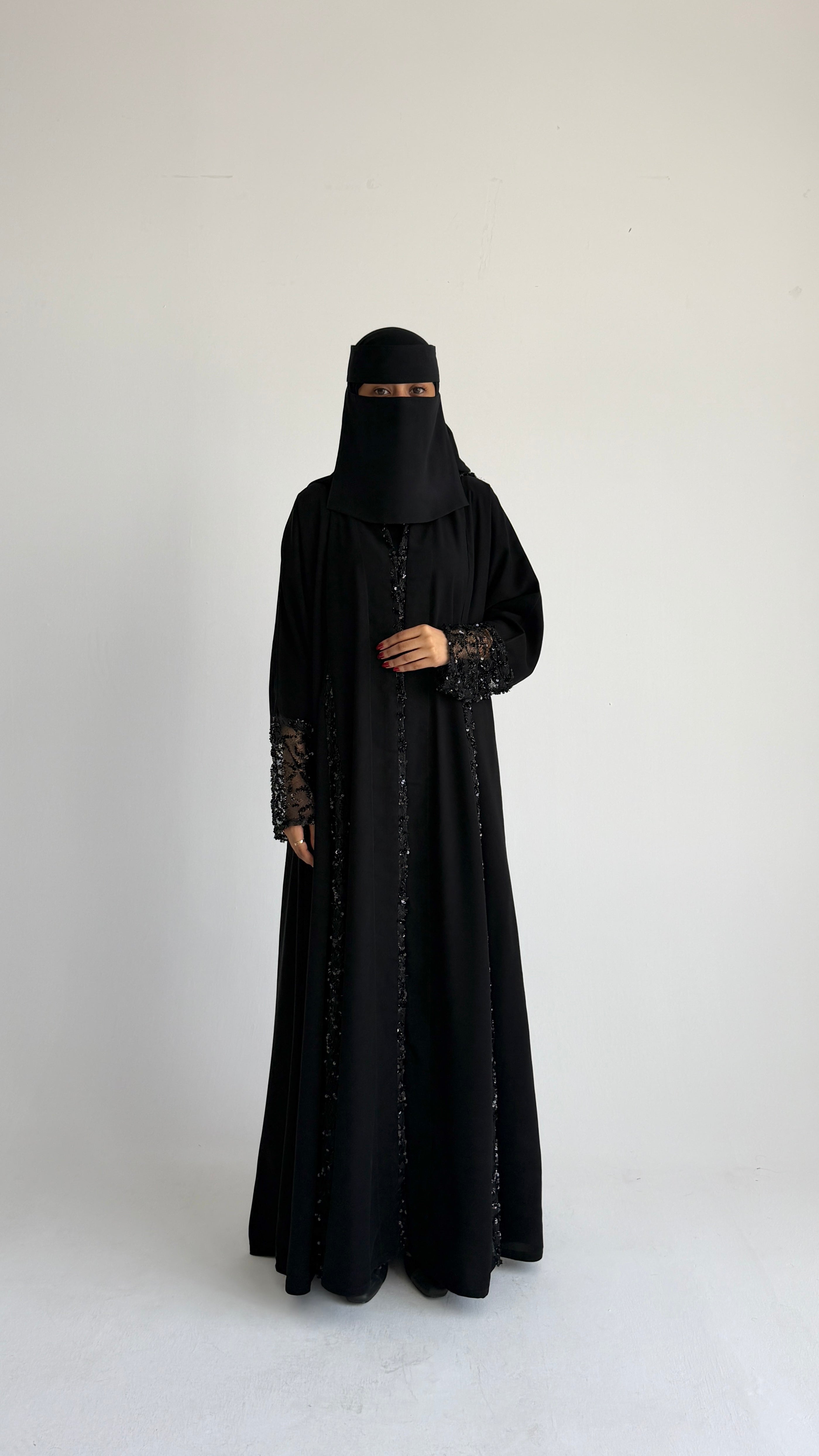 MWT2012 - عباية كريب أسود مع تدخيله دانتيل اسود - Aya