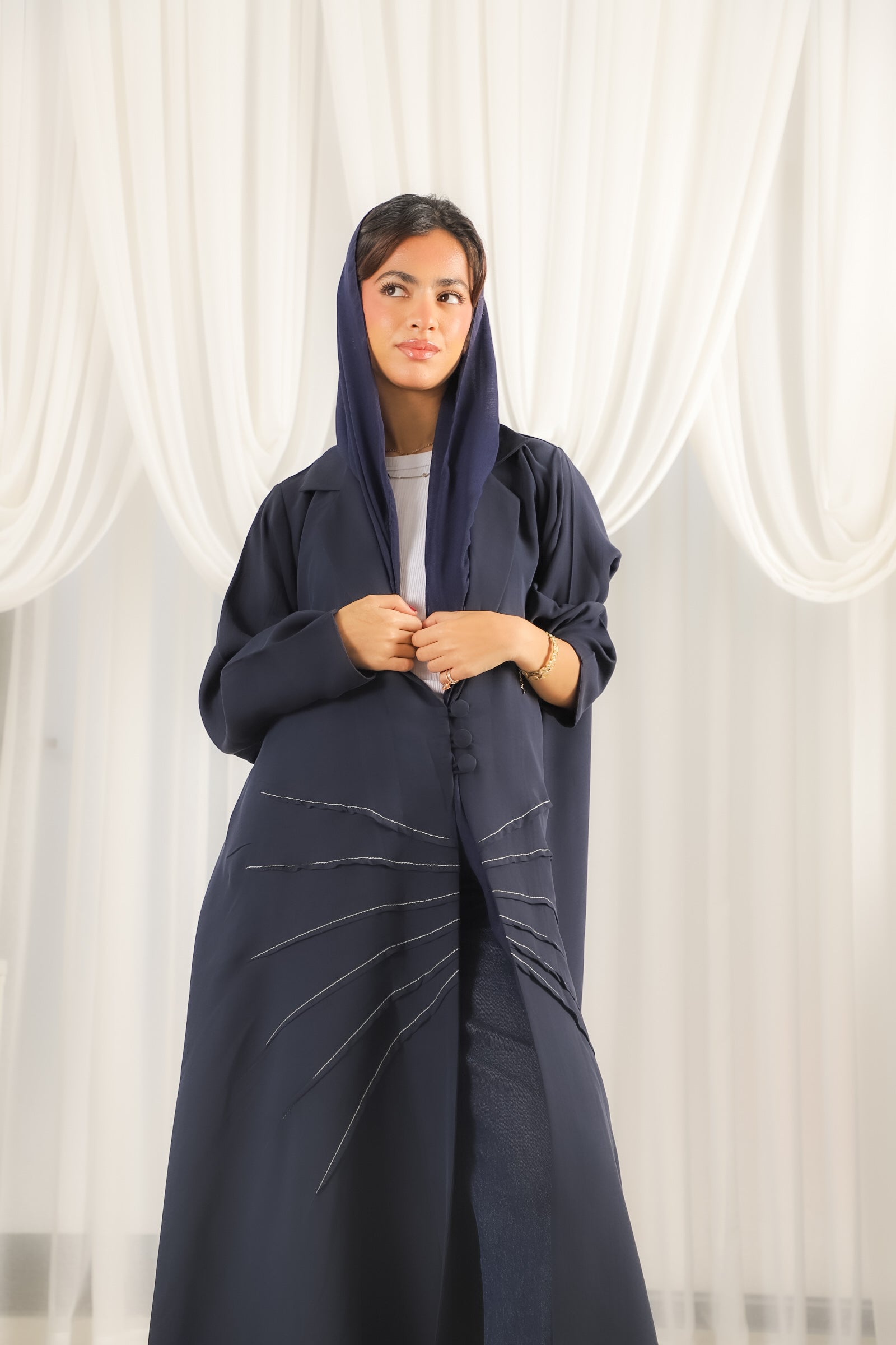 MW645 - Light Crepe Standing with Jacquard Half-Cloche